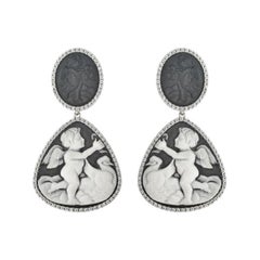 Boucles d'oreilles chérubins en argent sterling plaqué rhodium avec oiseaux d'époque romaine en noir