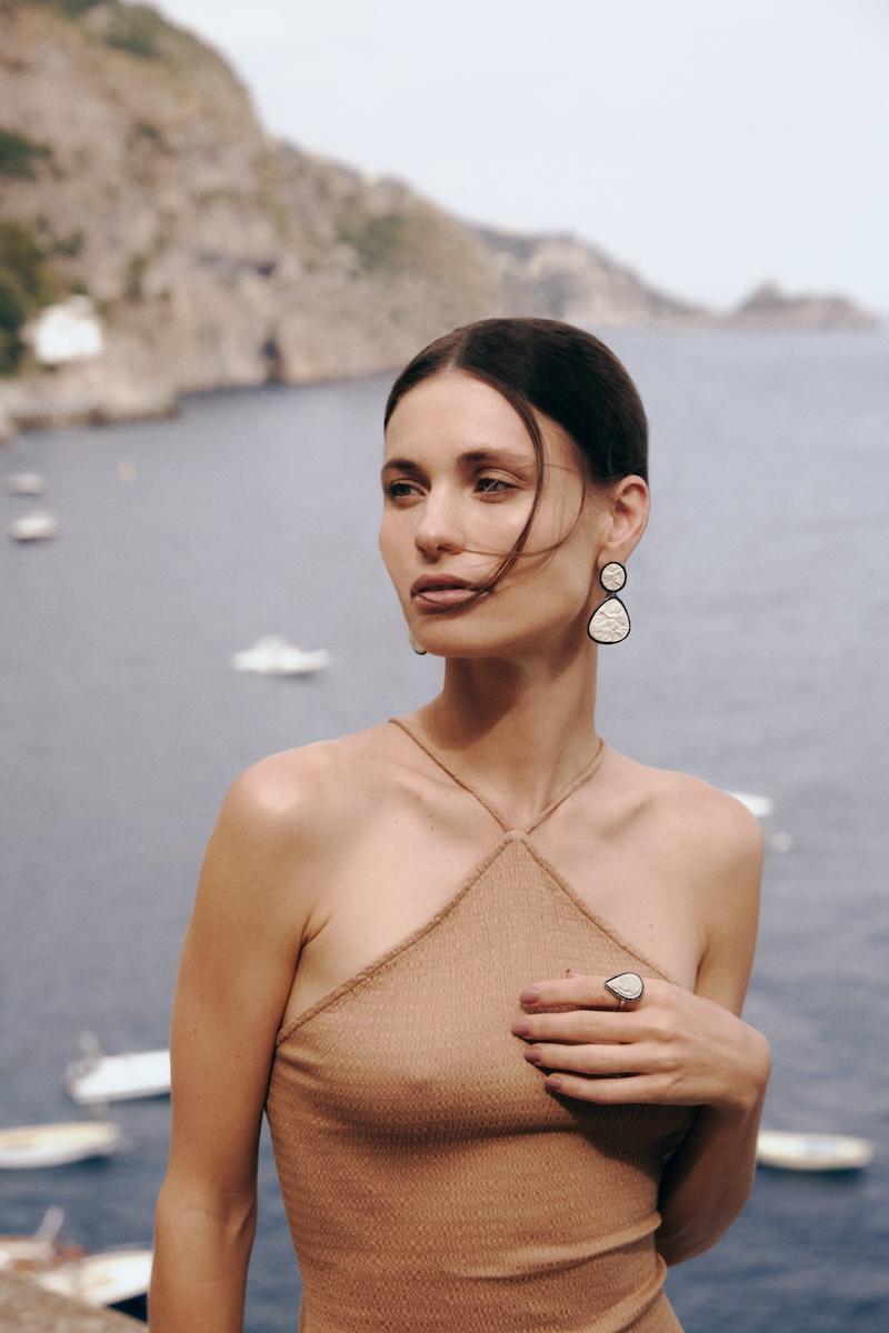 Rhodium Plated Ruthenium Finish Sterling Silver and Fine Porcelain
Handmade in Italy

The beauty of the antique is imbued with a contemporary form for a timeless jewel in this collection. Each piece is unmistakably original, striking, and