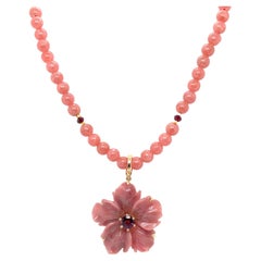  Rhodochrosit-Perlenkette mit handgeschnitztem Rhodonit-Blumenanhänger 