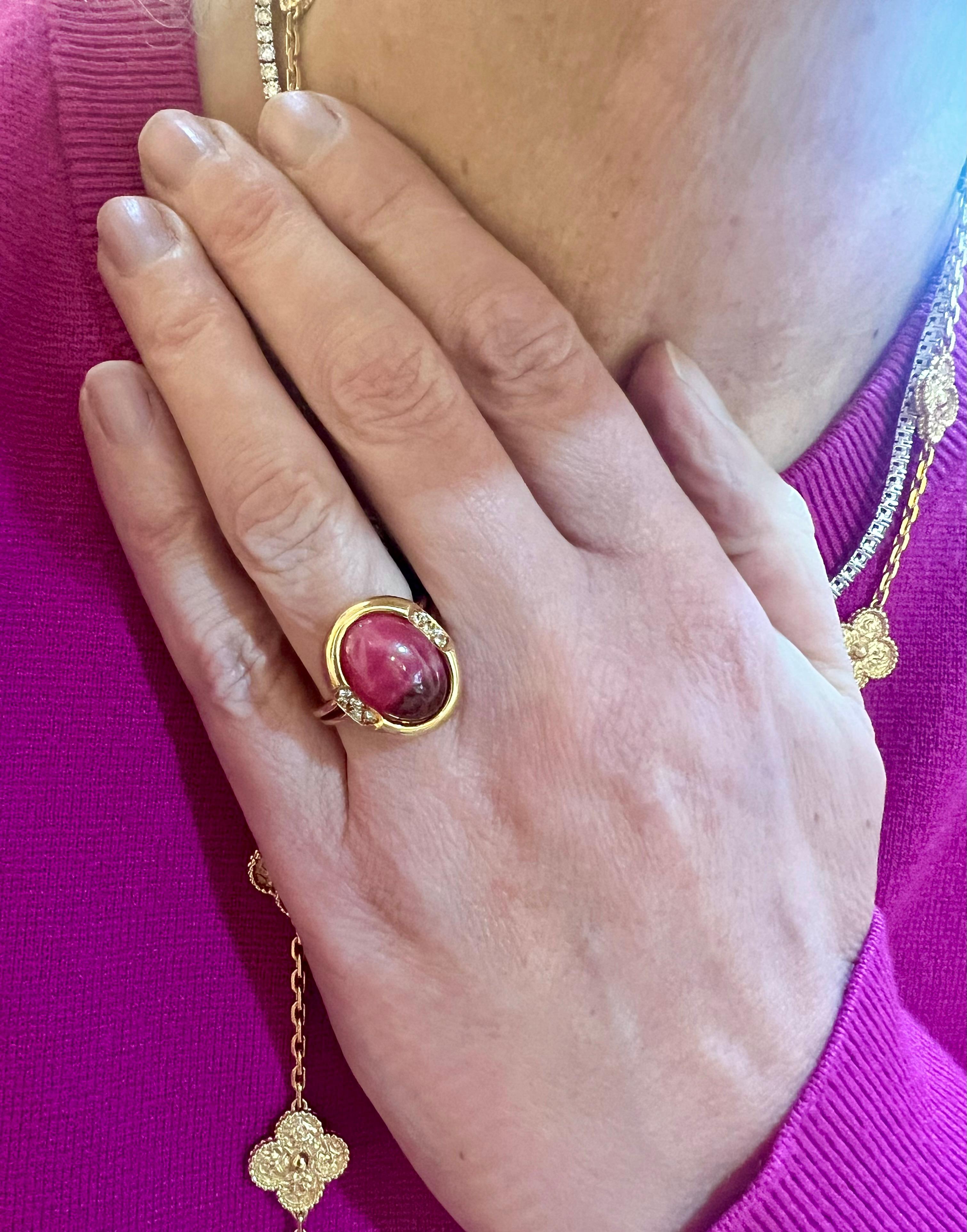 18 Karat Gelbgold Ring mit Rhodochrosit-Cabochon-Diamanten im Zustand „Hervorragend“ in Paris, FR