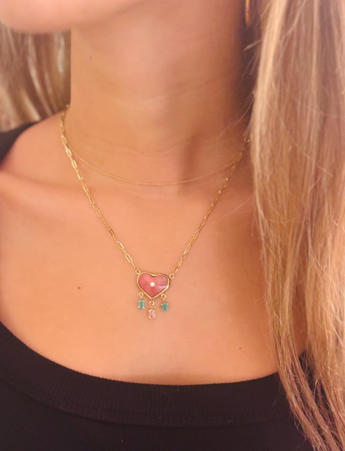da uomo o donna Collana con cuore di rodocrosite, diamanti, smeraldi, spinello rosa e oro 14k in vendita