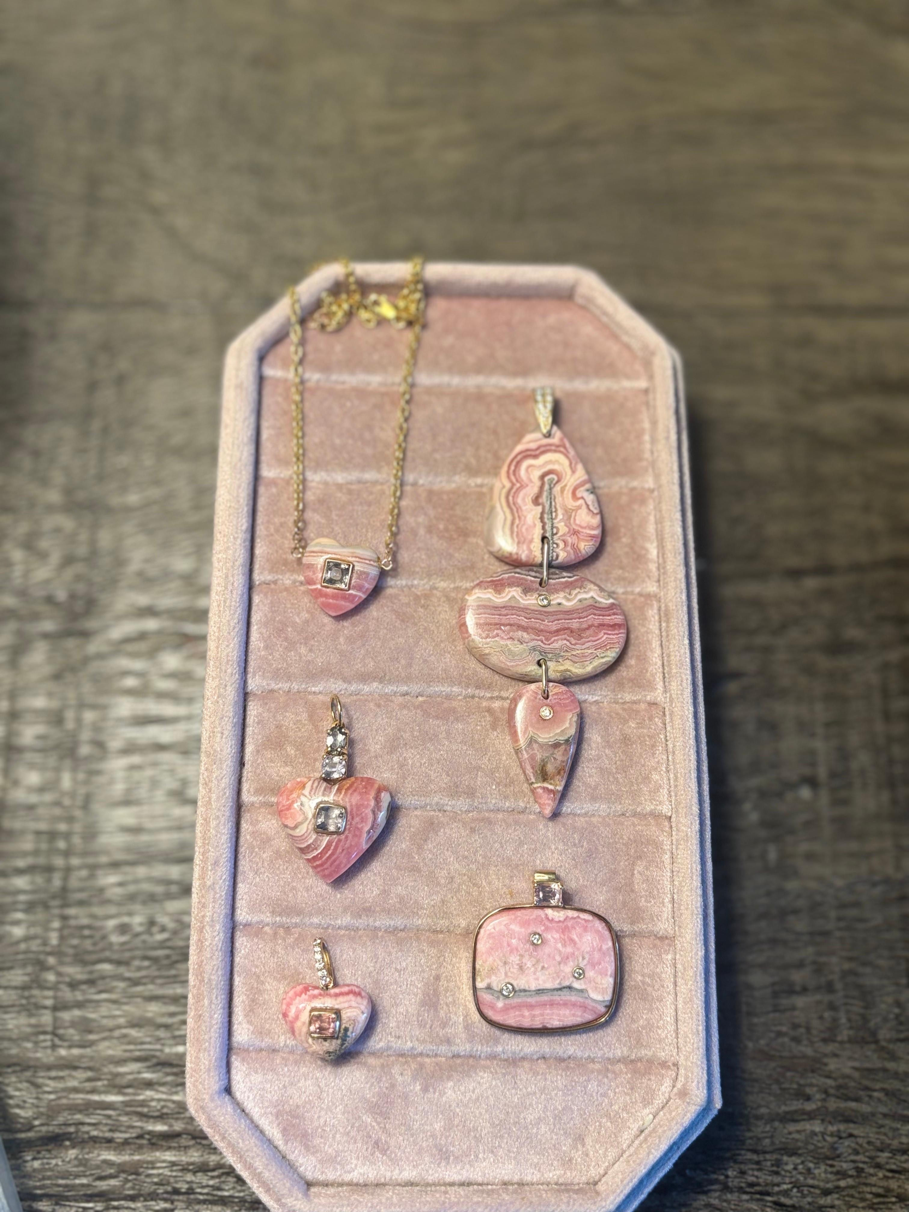 Ciondolo a cuore in rodocrosite con spinello e oro 14k in vendita 6