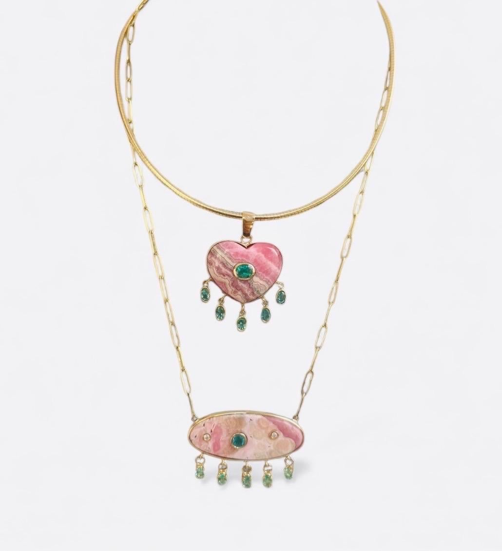 Pendentif grand coeur en rhodochrosite avec émeraude centrale et émeraudes en pampille en vente 3