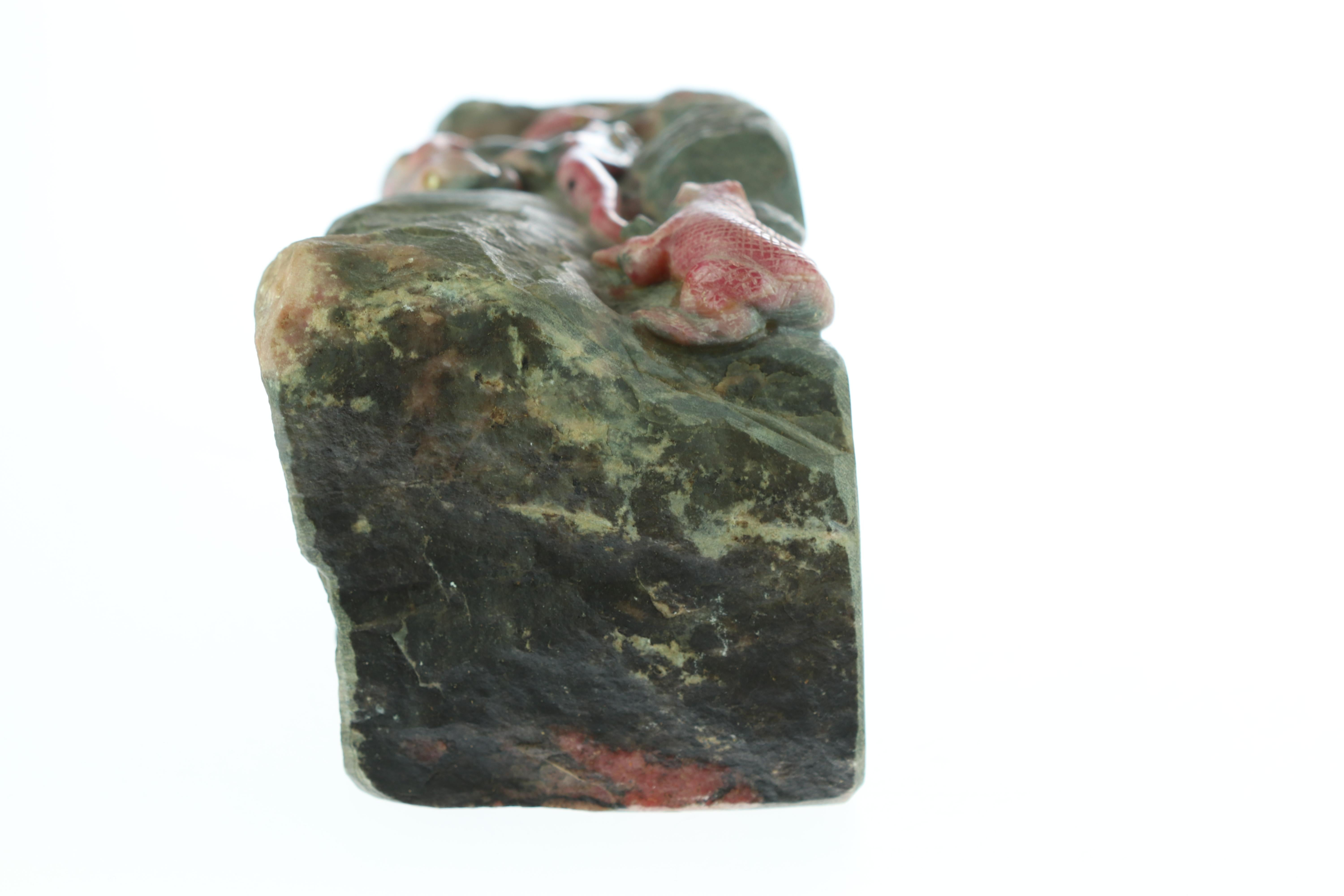 Rhodochrosite Lizard Frog Gemstone Carved Animal Handmade Chinese Sculpture In Excellent Condition For Sale In Milano, IT