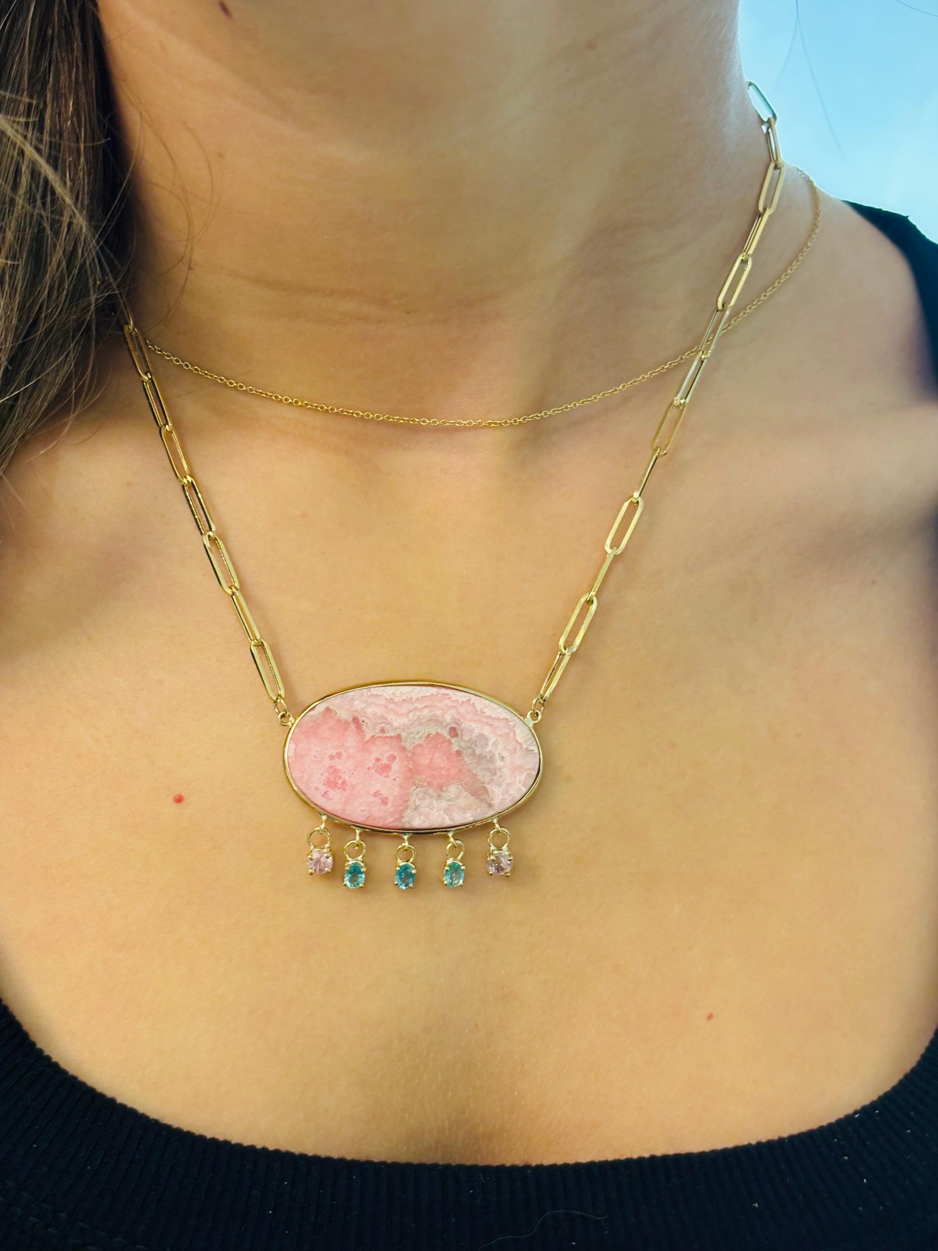 da uomo o donna Collana di rodocrosite su catena a graffetta con smeraldi e spinelli rosa in vendita