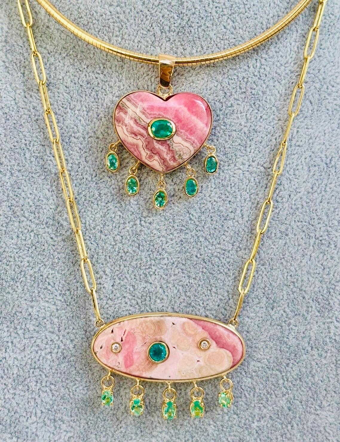 Collana di rodocrosite, con smeraldi e diamanti su una catena a graffetta in vendita 12