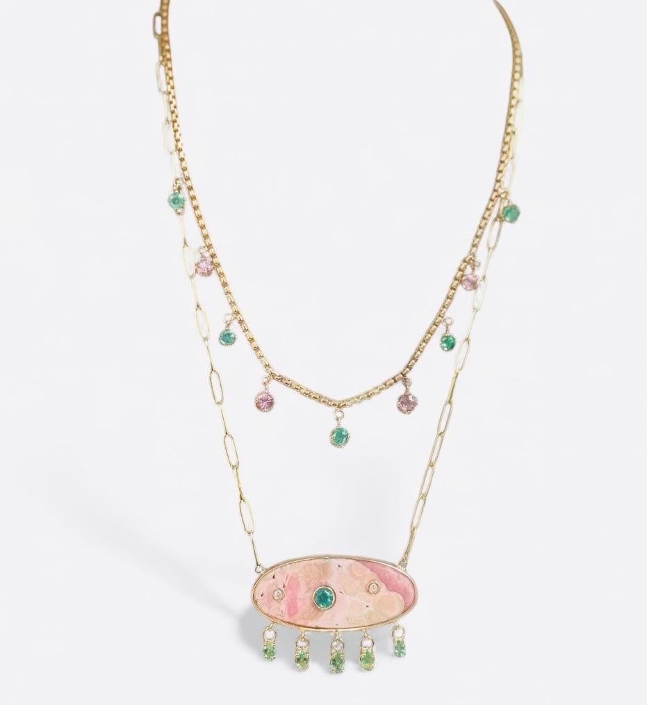 Collana di rodocrosite, con smeraldi e diamanti su una catena a graffetta in vendita 2