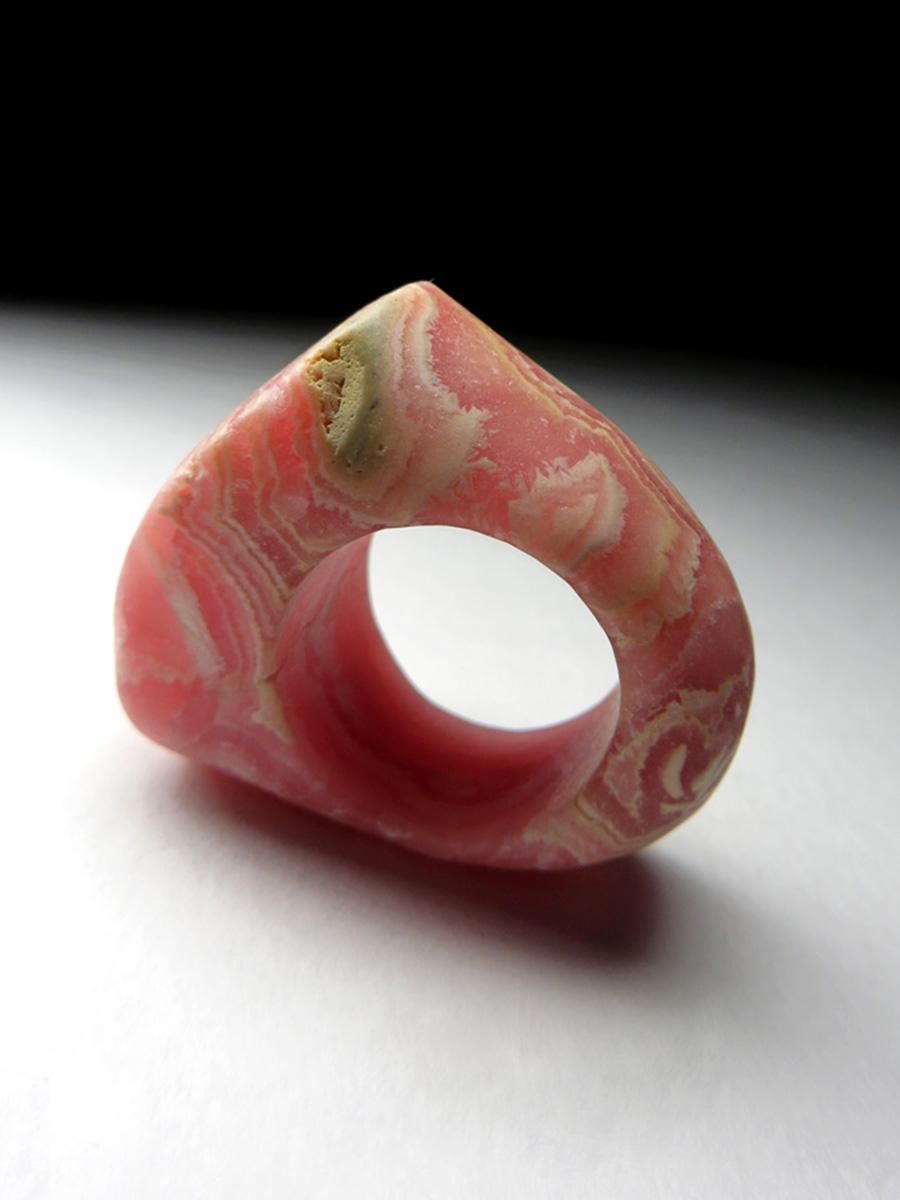 Rhodochrosite Ring Solid Stone Ring Statement Jewelry In New Condition For Sale In Berlin, DE