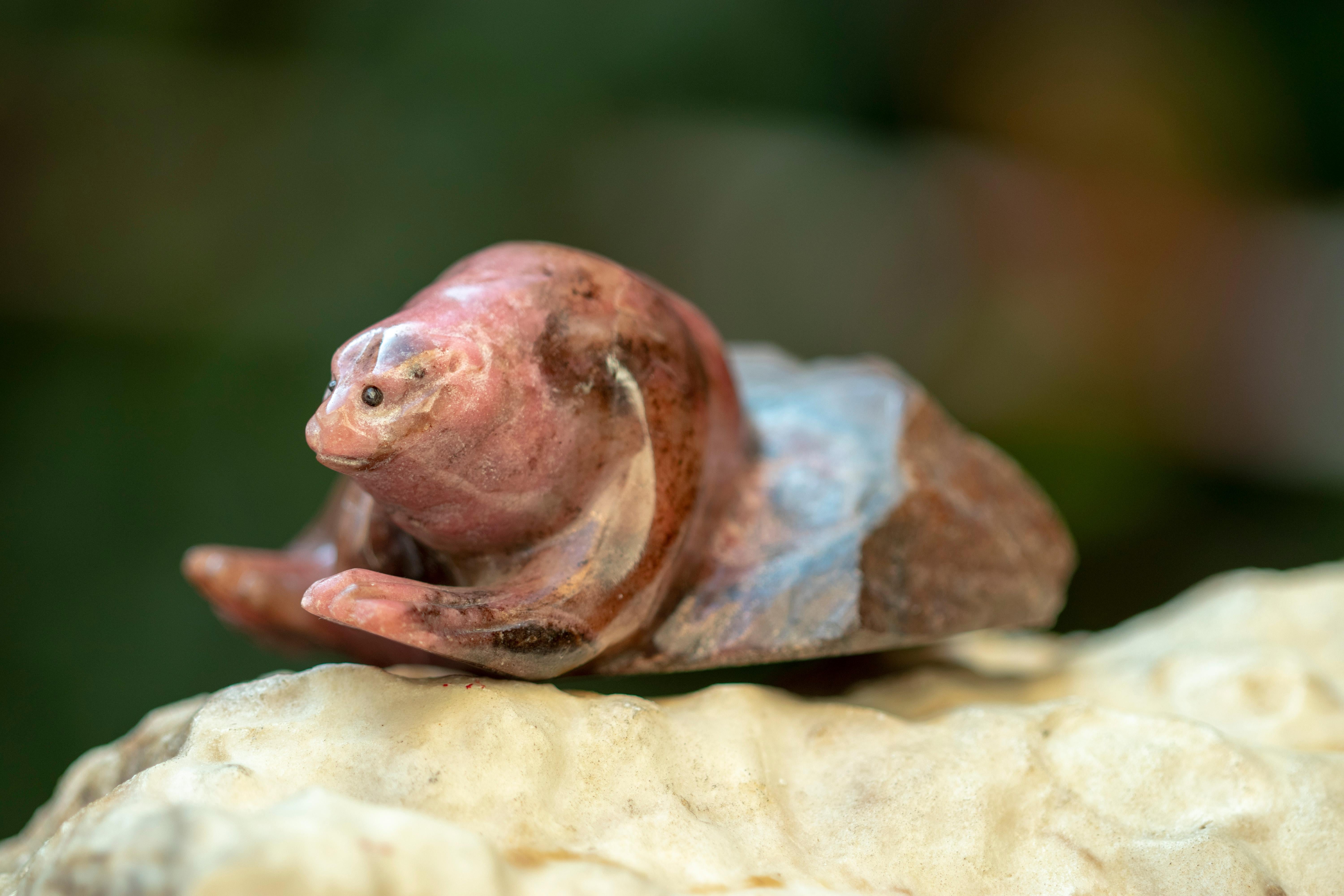 Late 20th Century Rhodochrosite Seal Figurine Carved Animal Handmade Chinese Statue Sculpture For Sale