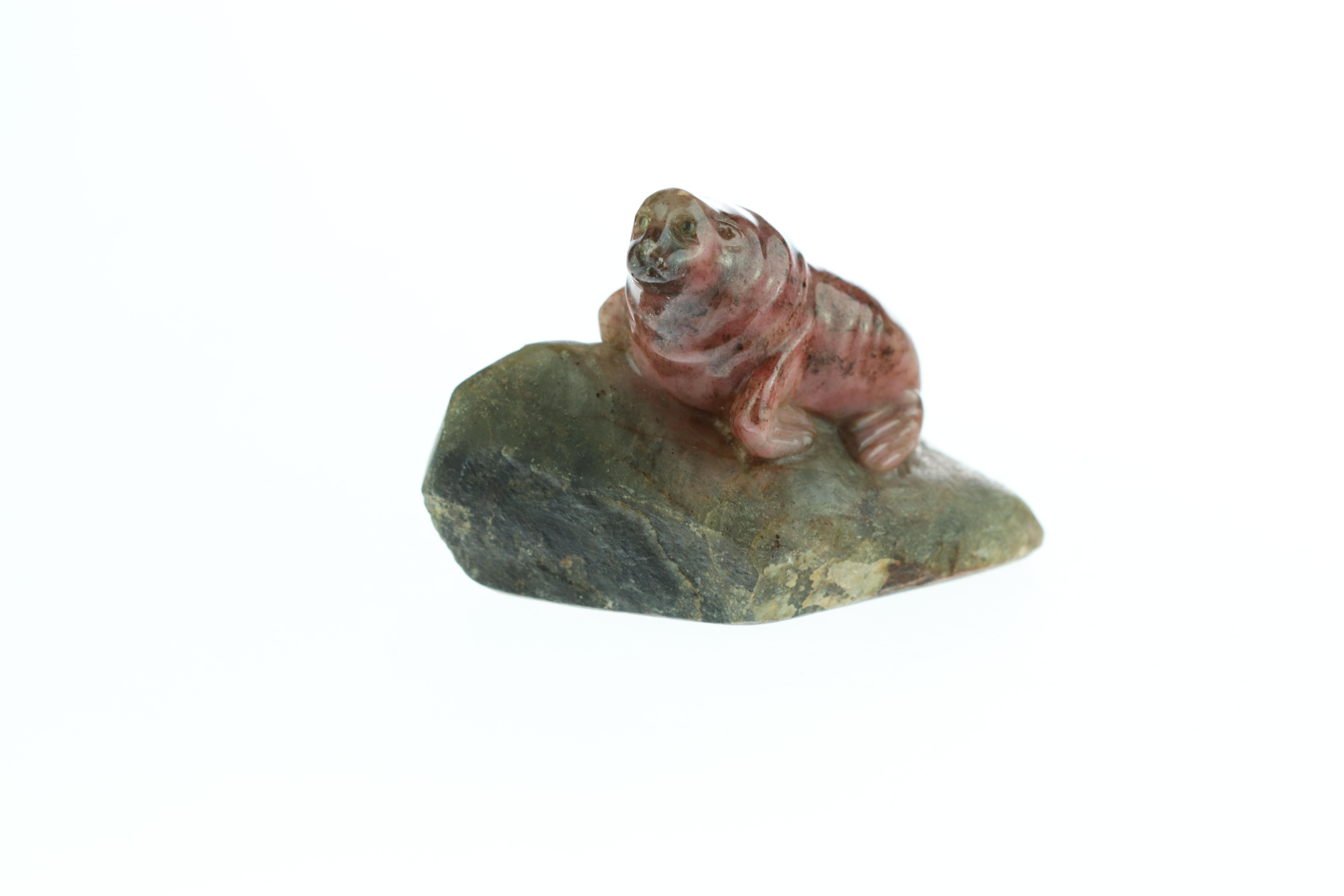 Rhodochrosite Seal Gemstone Carved Animal Handmade Chinese Sculpture In Excellent Condition For Sale In Milano, IT