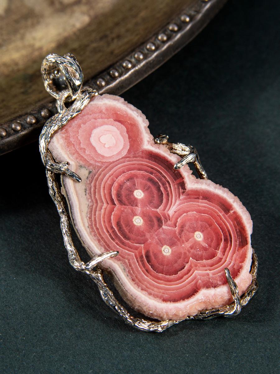 Taille écusson Pendentif magique en argent rhodochrosite brute à motif de cristal brut de pierre naturelle en vente