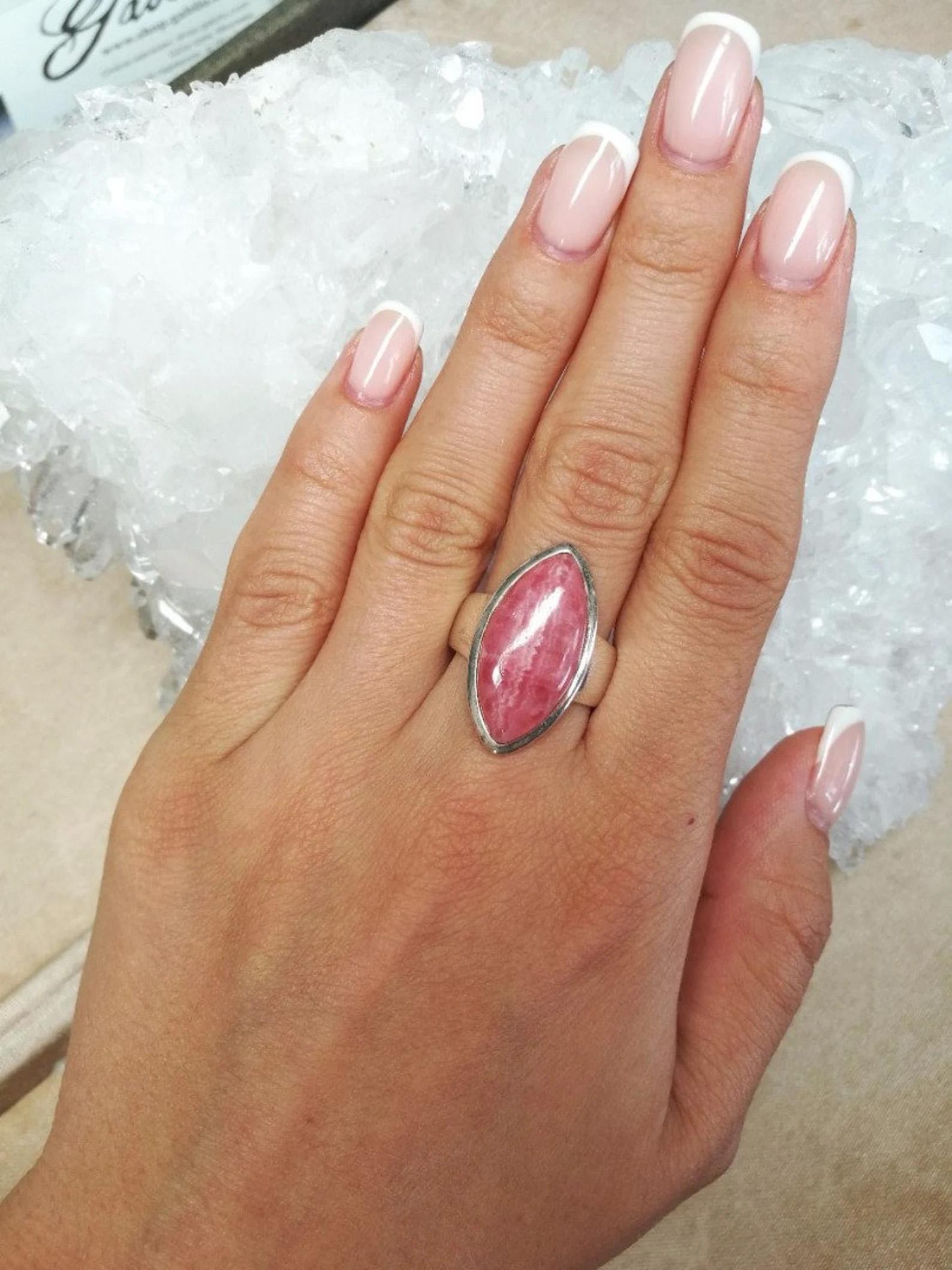 Artigiano Anello in argento con rodocrosite Nature Rosa Grande Gemma Dichiarazione Unisex Vintage in vendita