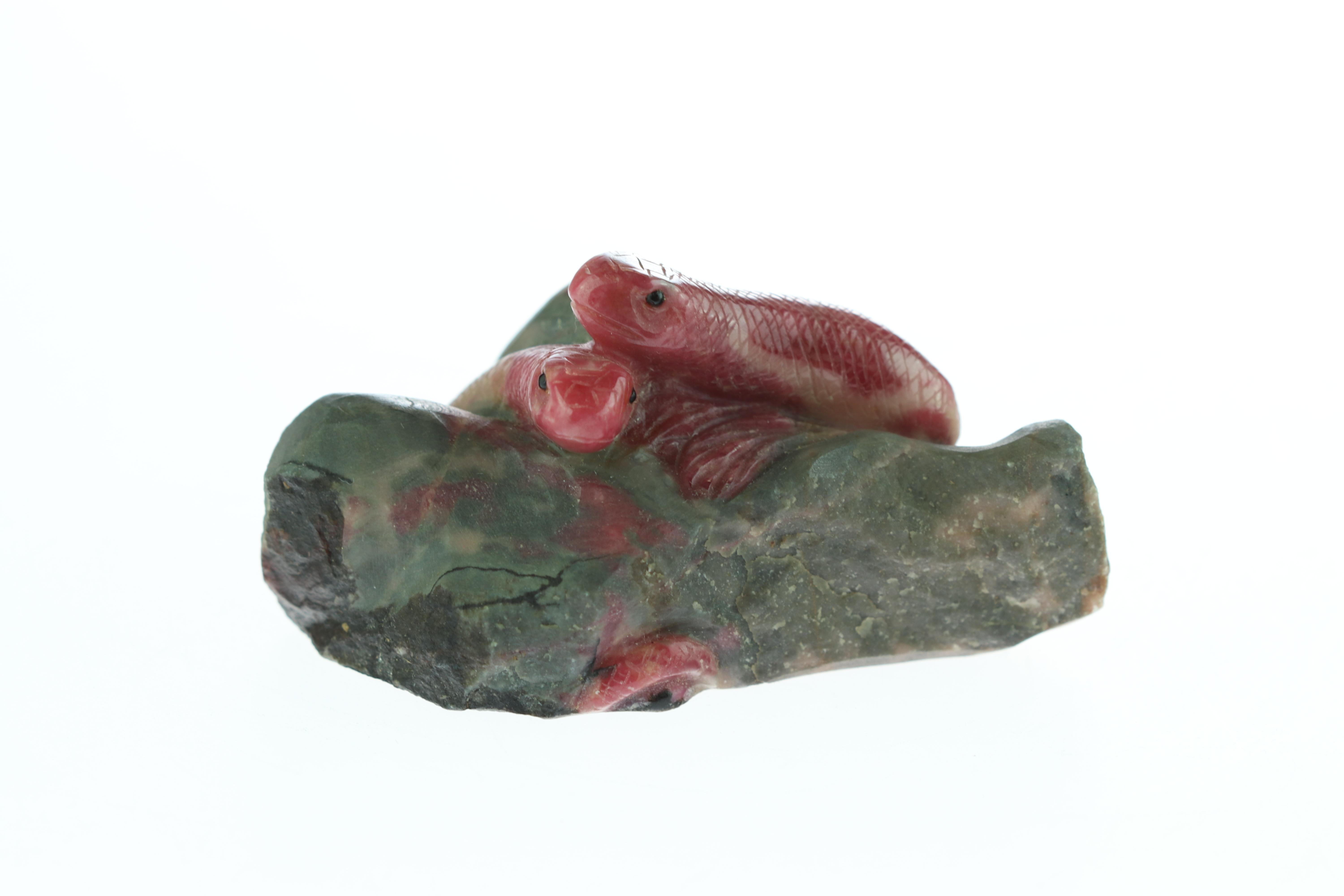 Rhodochrosite Snake Gemstone Carved Animal Handmade Chinese Statue Sculpture In Excellent Condition For Sale In Milano, IT