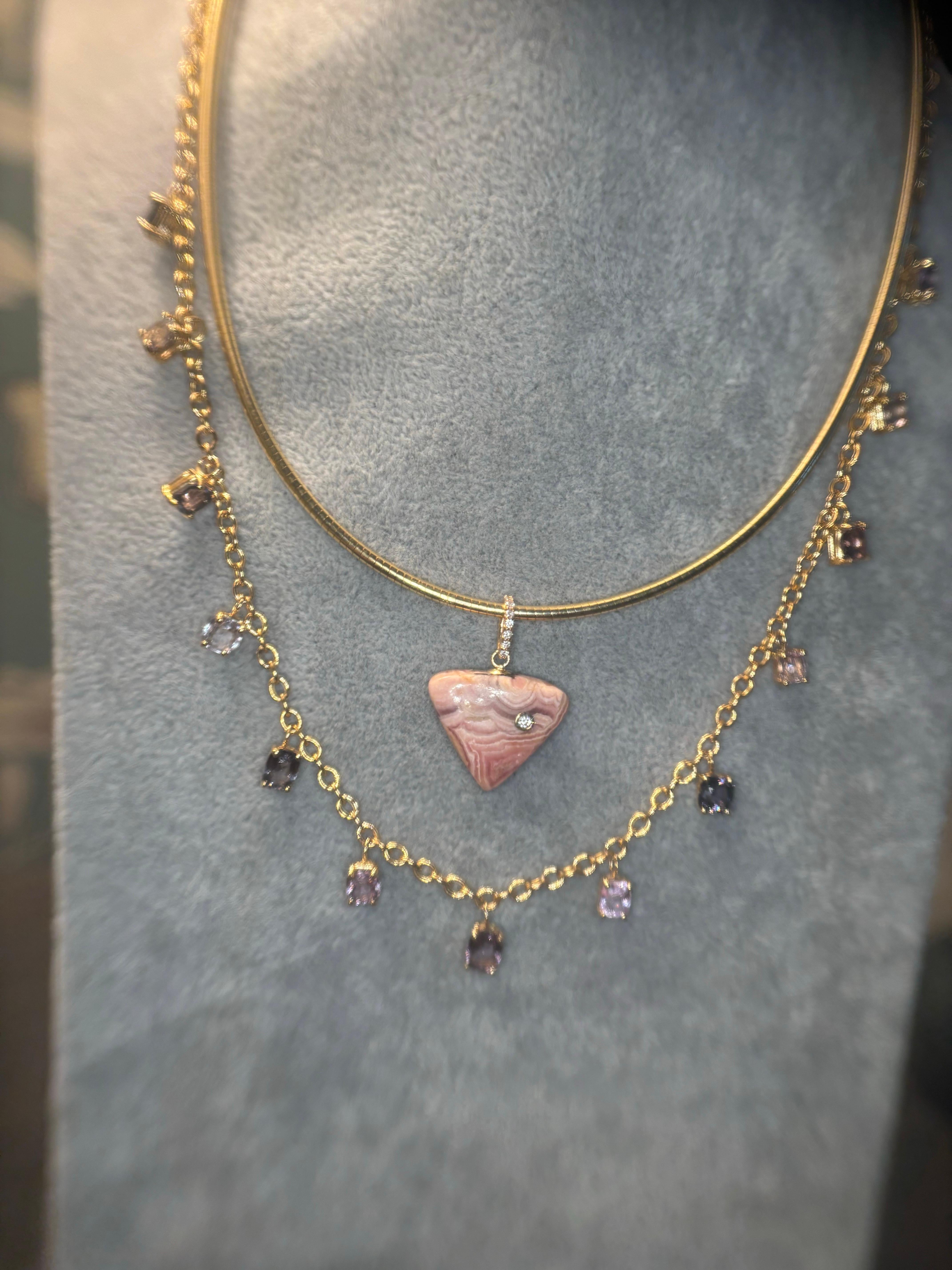 Ciondolo a trilione di rodocrosite con diamanti in vendita 4