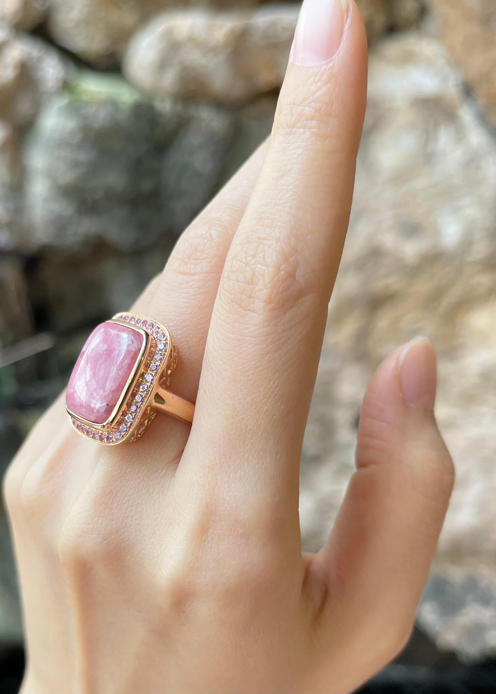 Contemporary Rhodochrosite with Pink Sapphire Ring set in 18K Rose Gold Settings For Sale