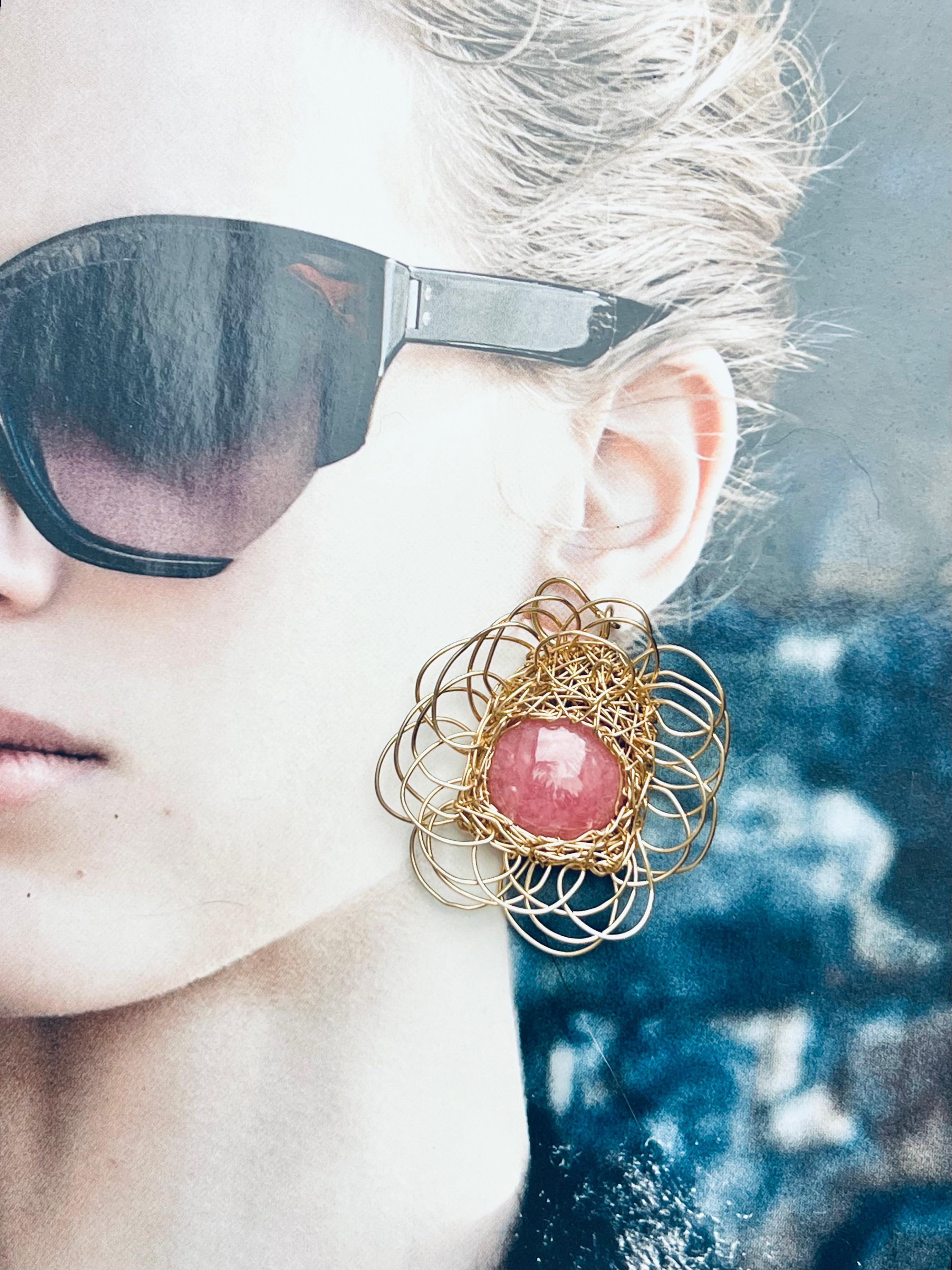 Orecchini in stile rodochrosite.incorniciati, fatti a mano e disegnati dall'artista One-of-a-Kind in vendita 5