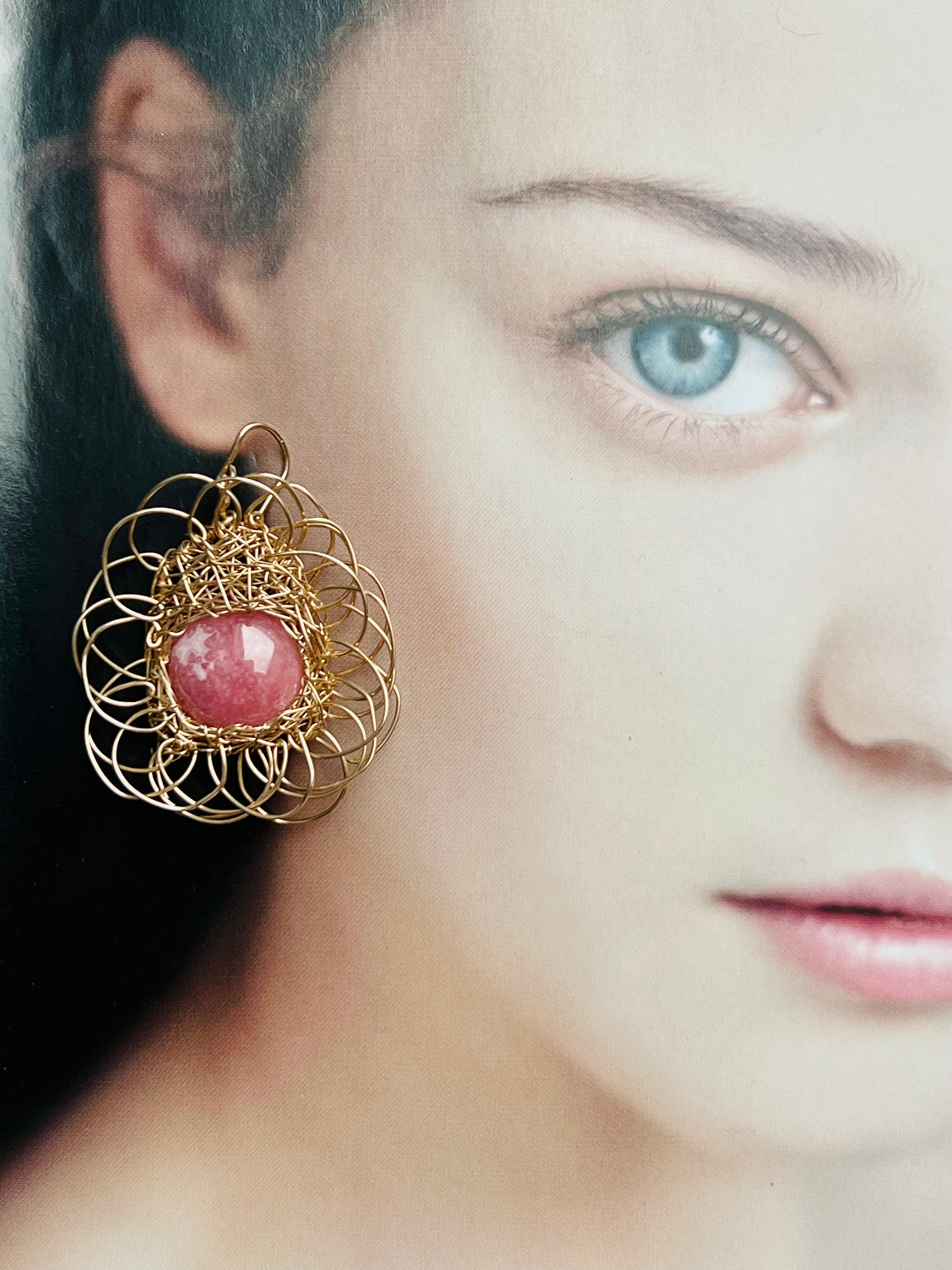 Orecchini in stile rodochrosite.incorniciati, fatti a mano e disegnati dall'artista One-of-a-Kind in vendita 9