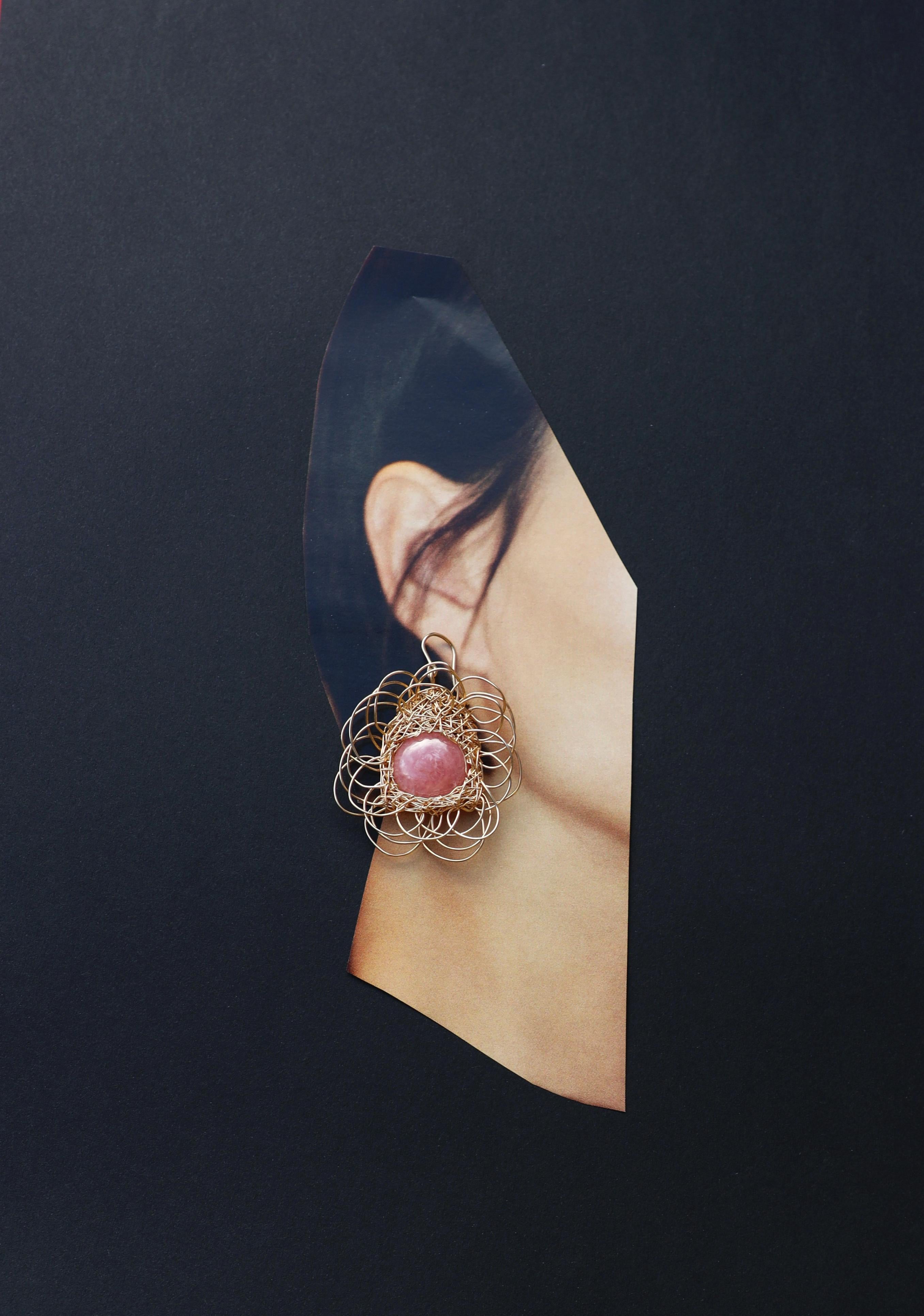 Orecchini in stile rodochrosite.incorniciati, fatti a mano e disegnati dall'artista One-of-a-Kind in vendita 1