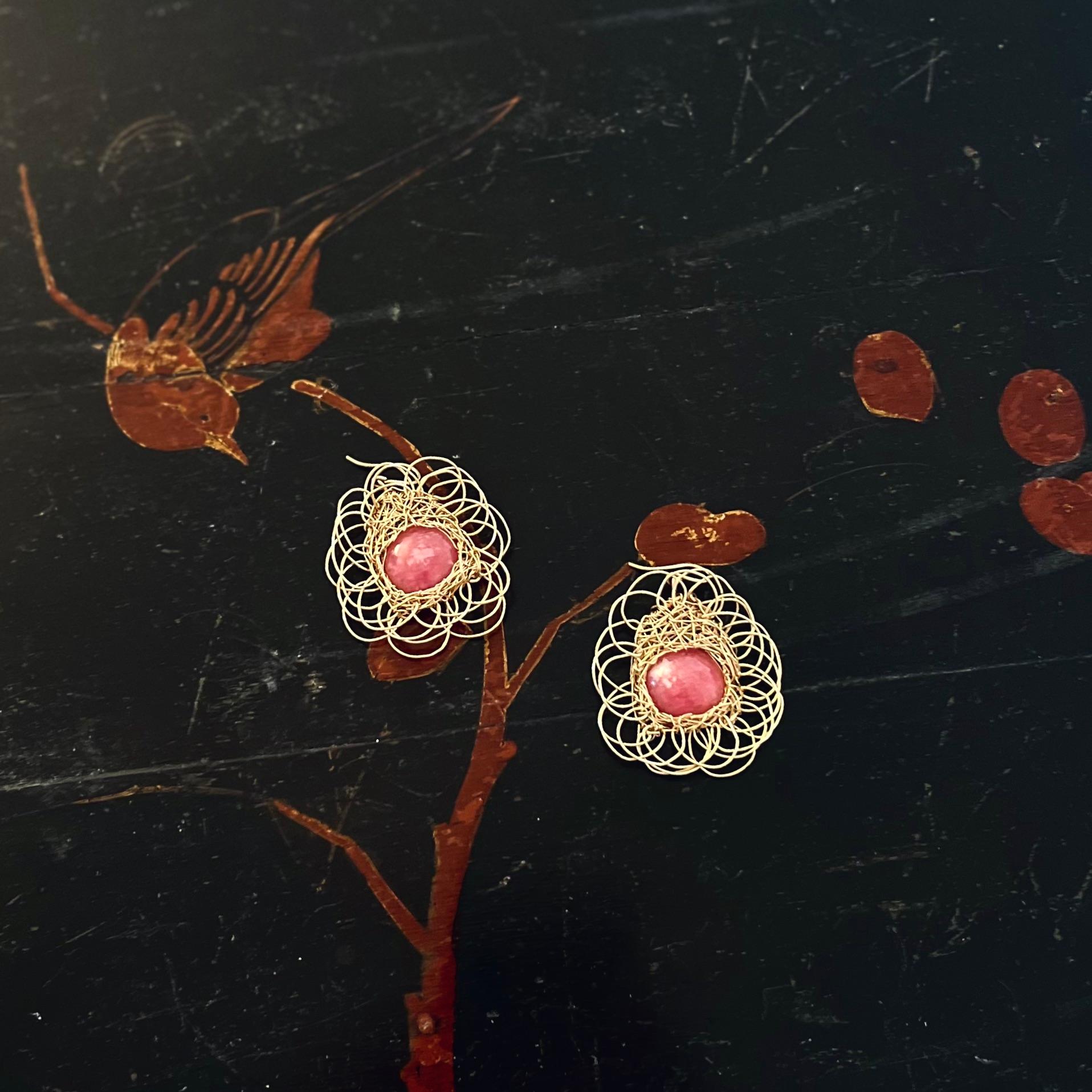 Orecchini in stile rodochrosite.incorniciati, fatti a mano e disegnati dall'artista One-of-a-Kind In condizioni Nuovo in vendita a Engelberg, CH