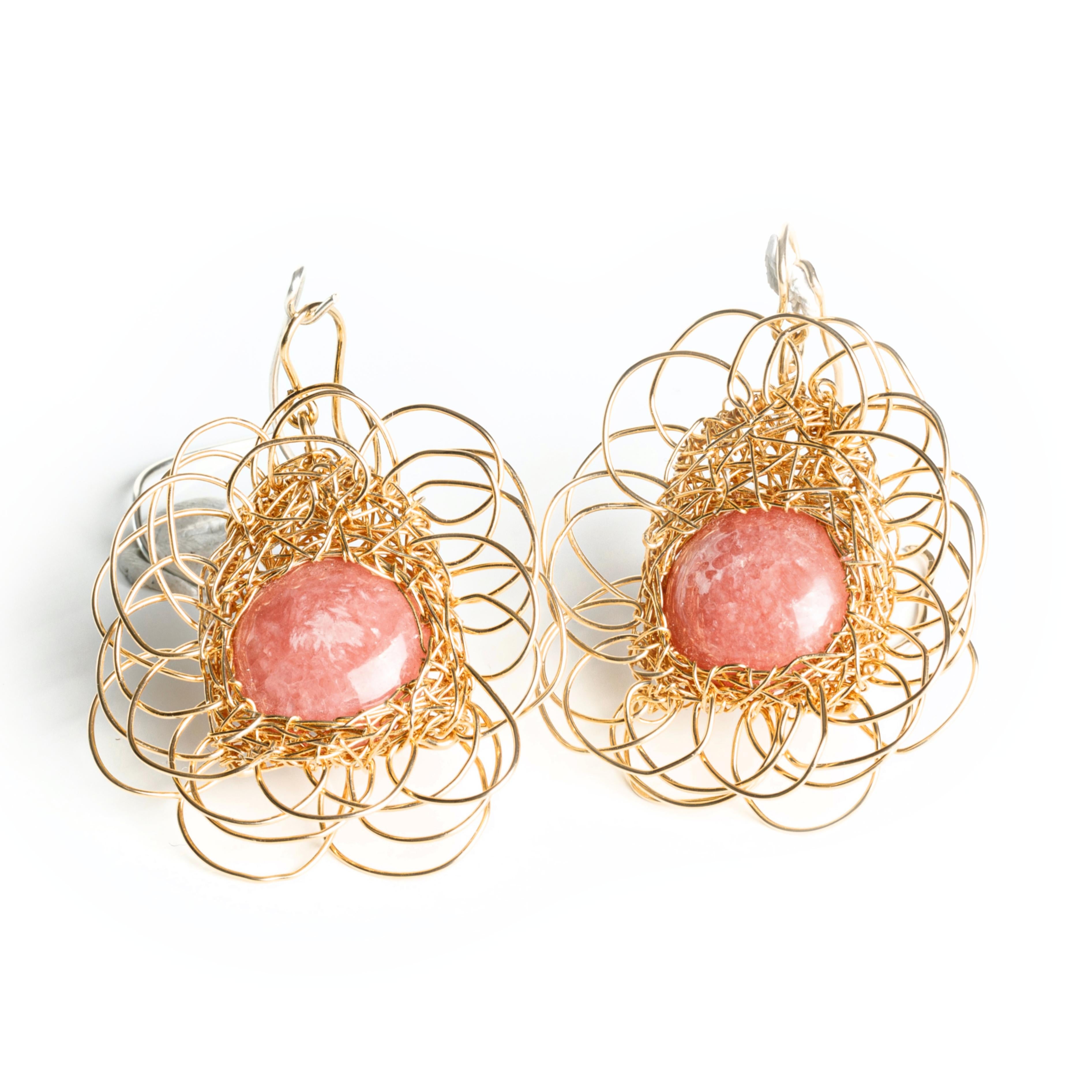 Orecchini in stile rodochrosite.incorniciati, fatti a mano e disegnati dall'artista One-of-a-Kind in vendita 2