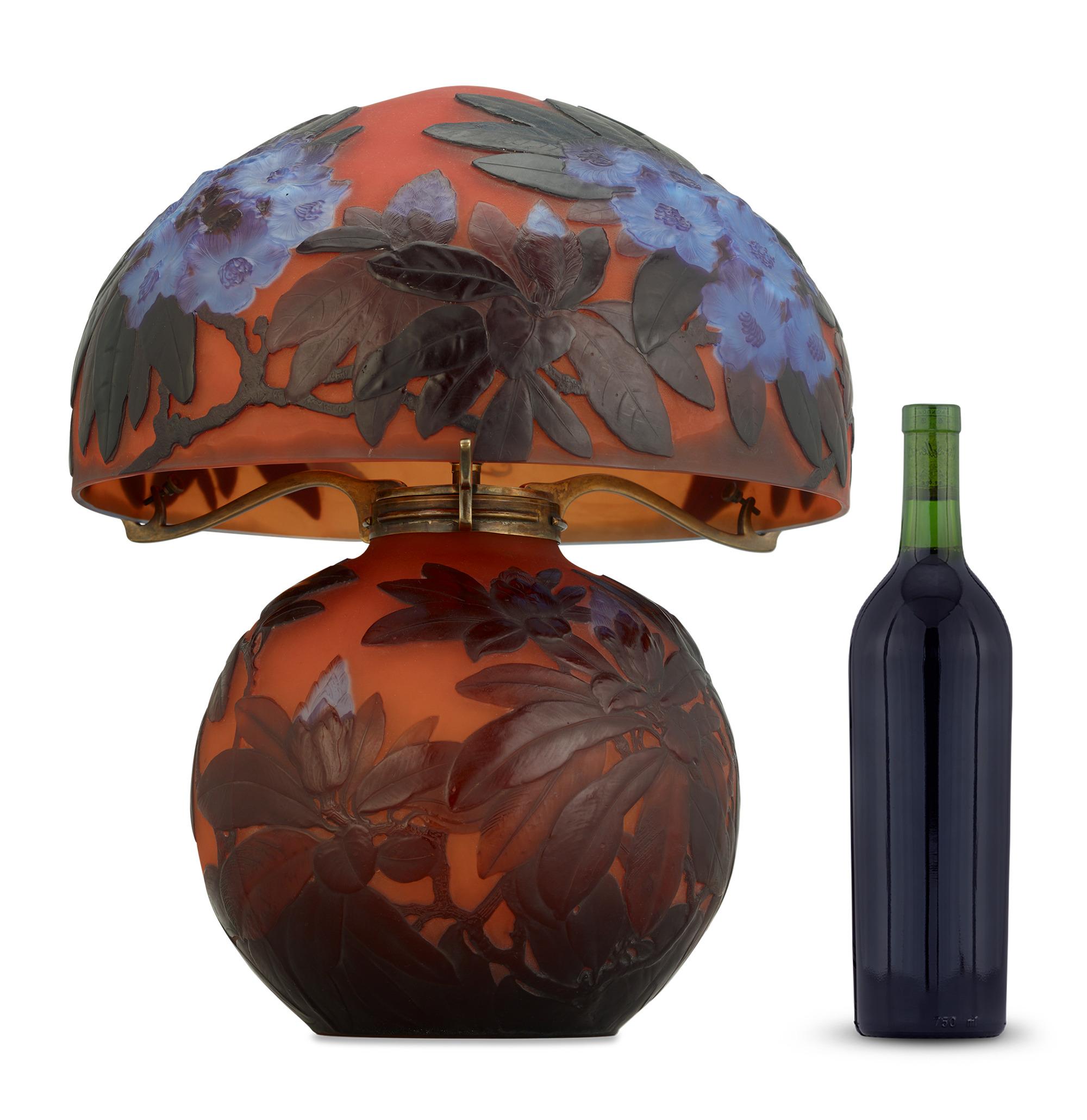 Verre Lampe en verre camée soufflé Rhododendron d'Émile Gallé en vente