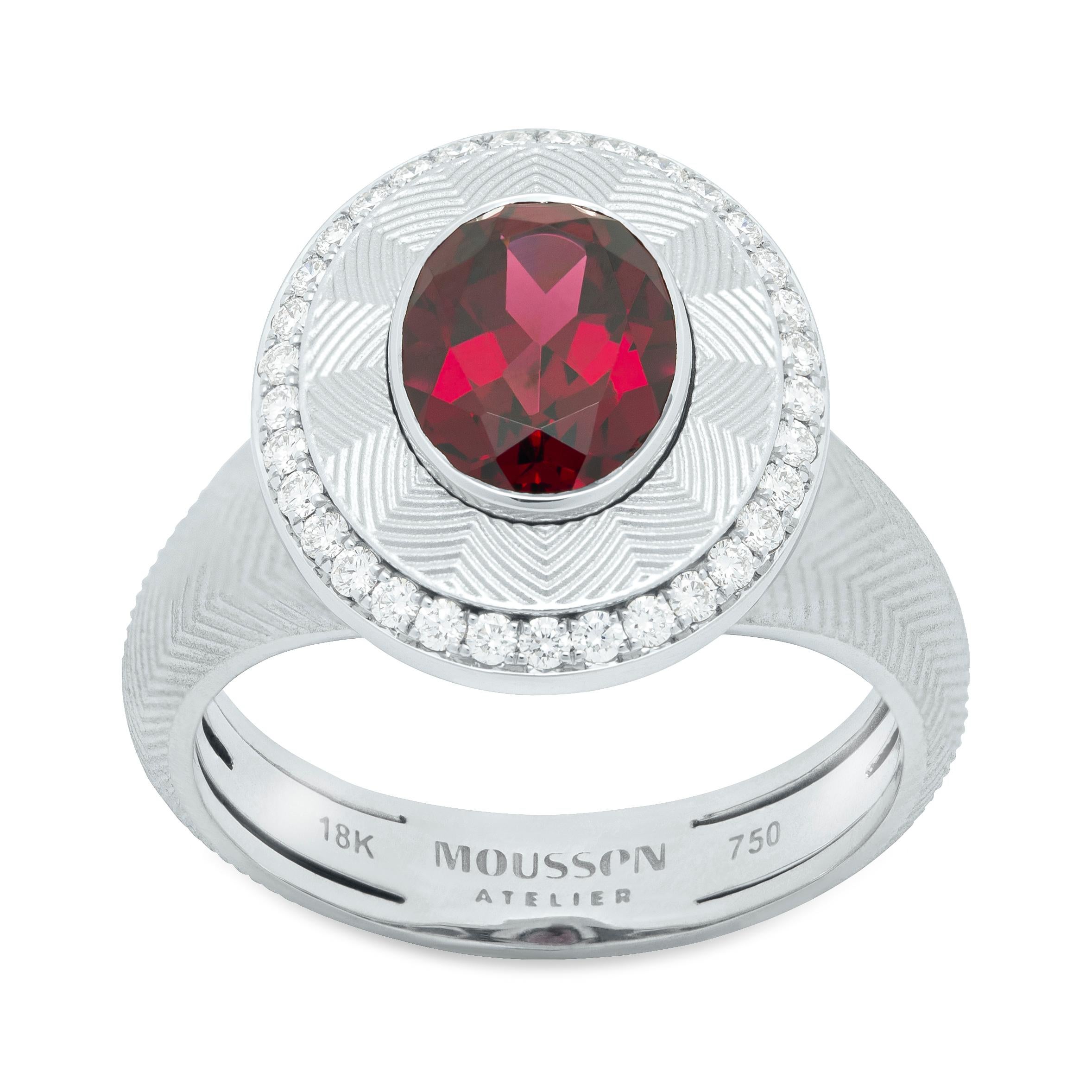 Rhodolite 2.51 Carat Diamonds 18 Karat White Gold Tweed Ring
Perhaps this is the brightest and most popular representative of the Pret-a-Porter collection. The texture of Tweed reminds of the well-known fabric, but most importantly, it reminds of