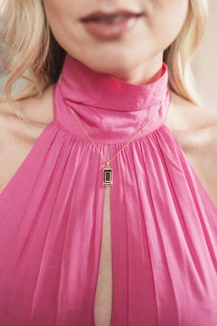 Collar de gota de rodolita y esmalte negro