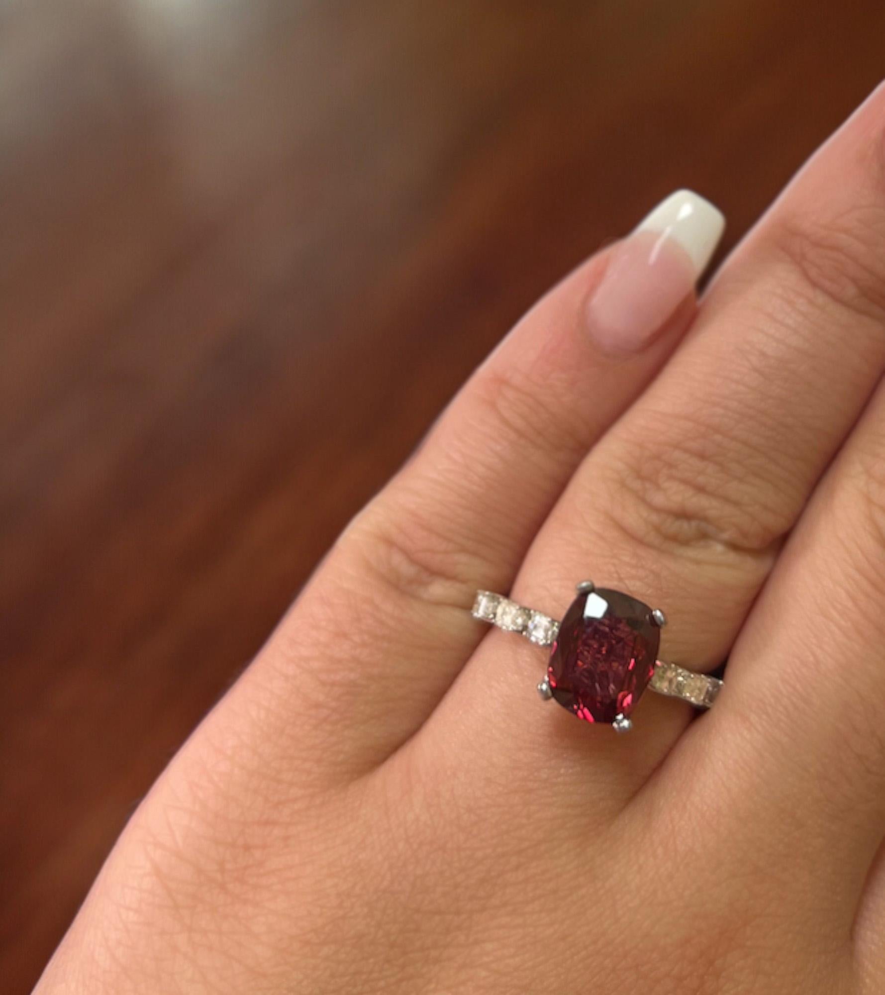Ring aus Weißgold mit Rhodolith und Diamant im Zustand „Neu“ im Angebot in Lewisville, TX
