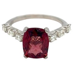 Bague en or blanc, rhodolite et diamant