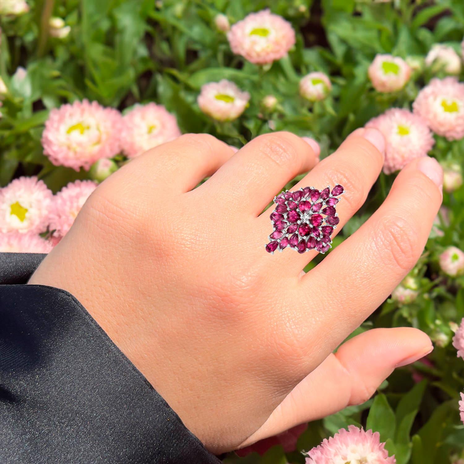 It comes with the Gemological Appraisal by GIA GG/AJP
All gemstones are natural
32 Rhodolite Garnets = 7.50 Carats
Metal: Rhodium Plated Sterling Silver
Ring Size: 7 US
Resizing is available upon request