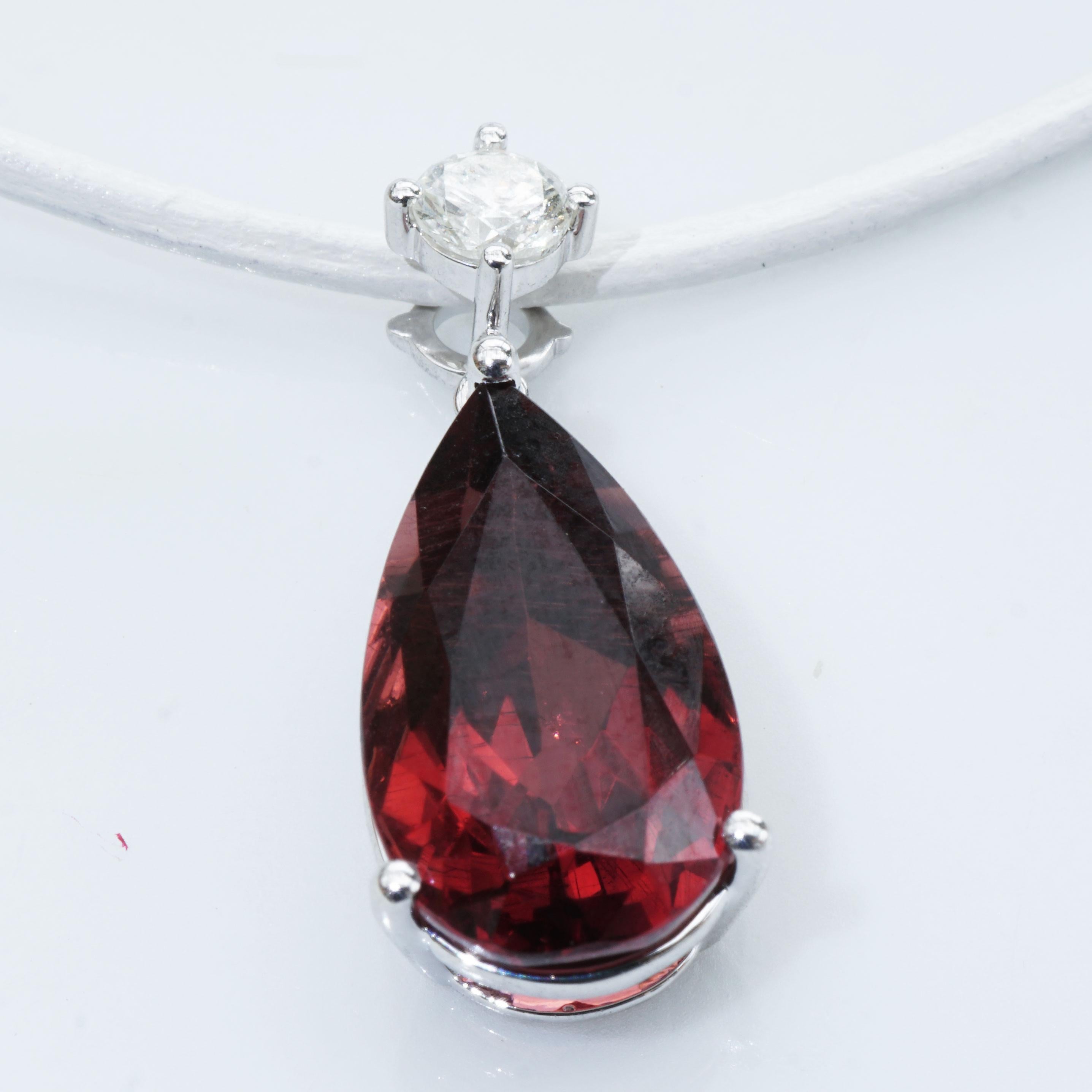 Rhodolite Diamond Pendant with IGI Certificate what kind of red 6.05 ct 0.22 ct For Sale 4