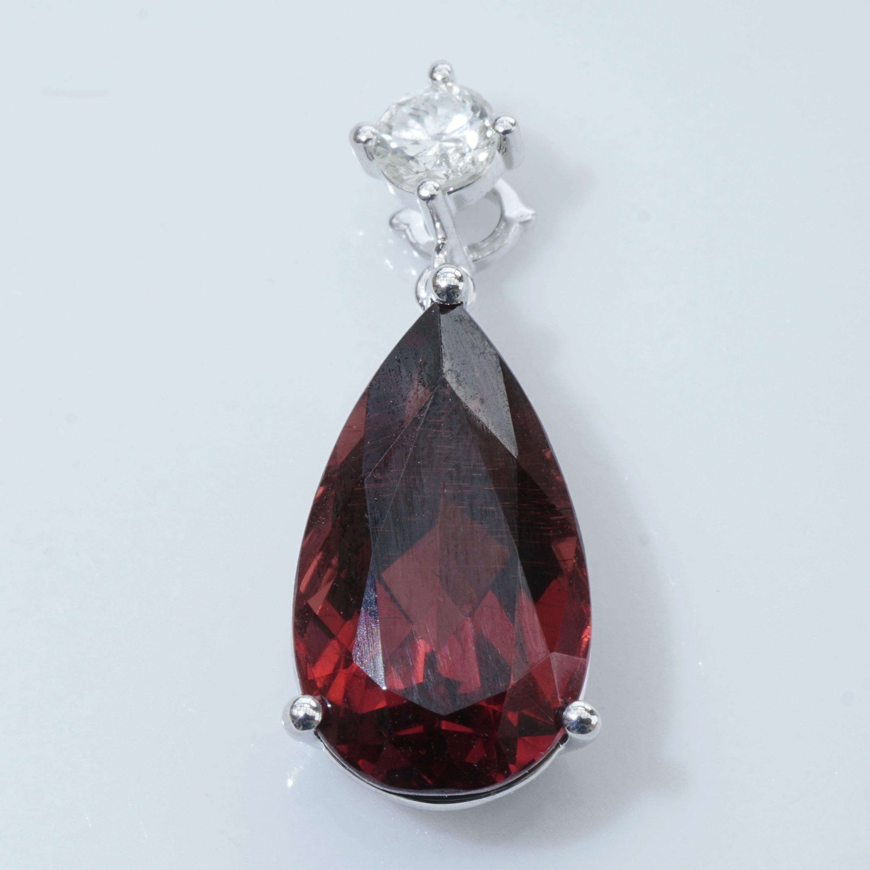 Rhodolite Diamond Pendant with IGI Certificate what kind of red 6.05 ct 0.22 ct For Sale 5