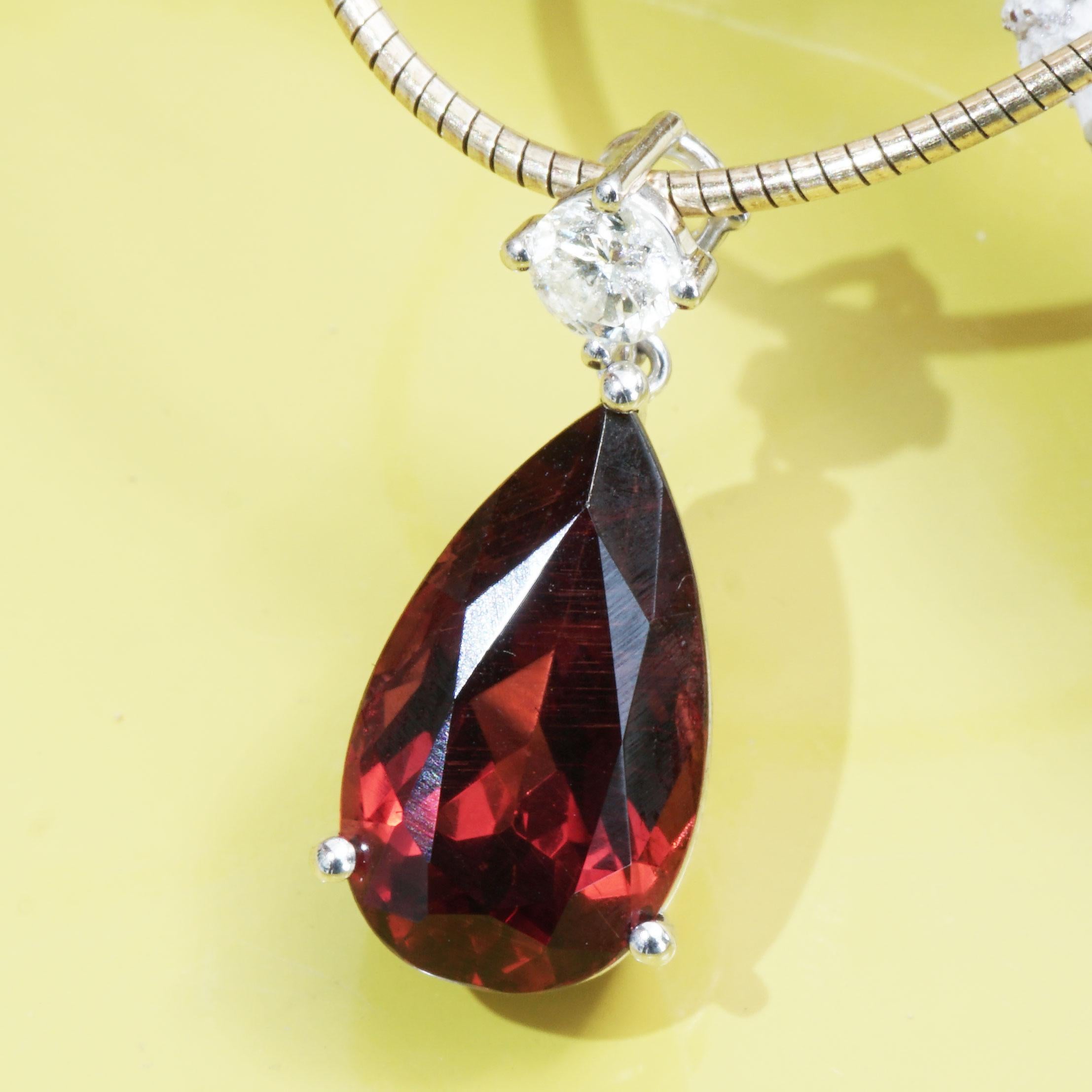 Rhodolite Diamond Pendant with IGI Certificate what kind of red 6.05 ct 0.22 ct For Sale 9
