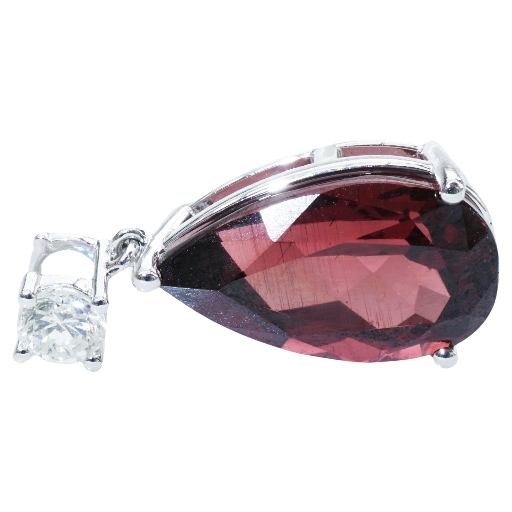 Rhodolite Diamond Pendant with IGI Certificate what kind of red 6.05 ct 0.22 ct For Sale