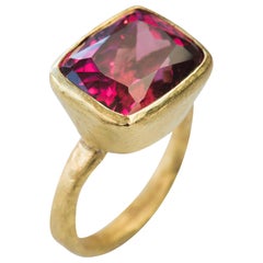 Rhodolite Garnet 13.78 Carat 18 Karat Gold Cocktail Ring Handmade