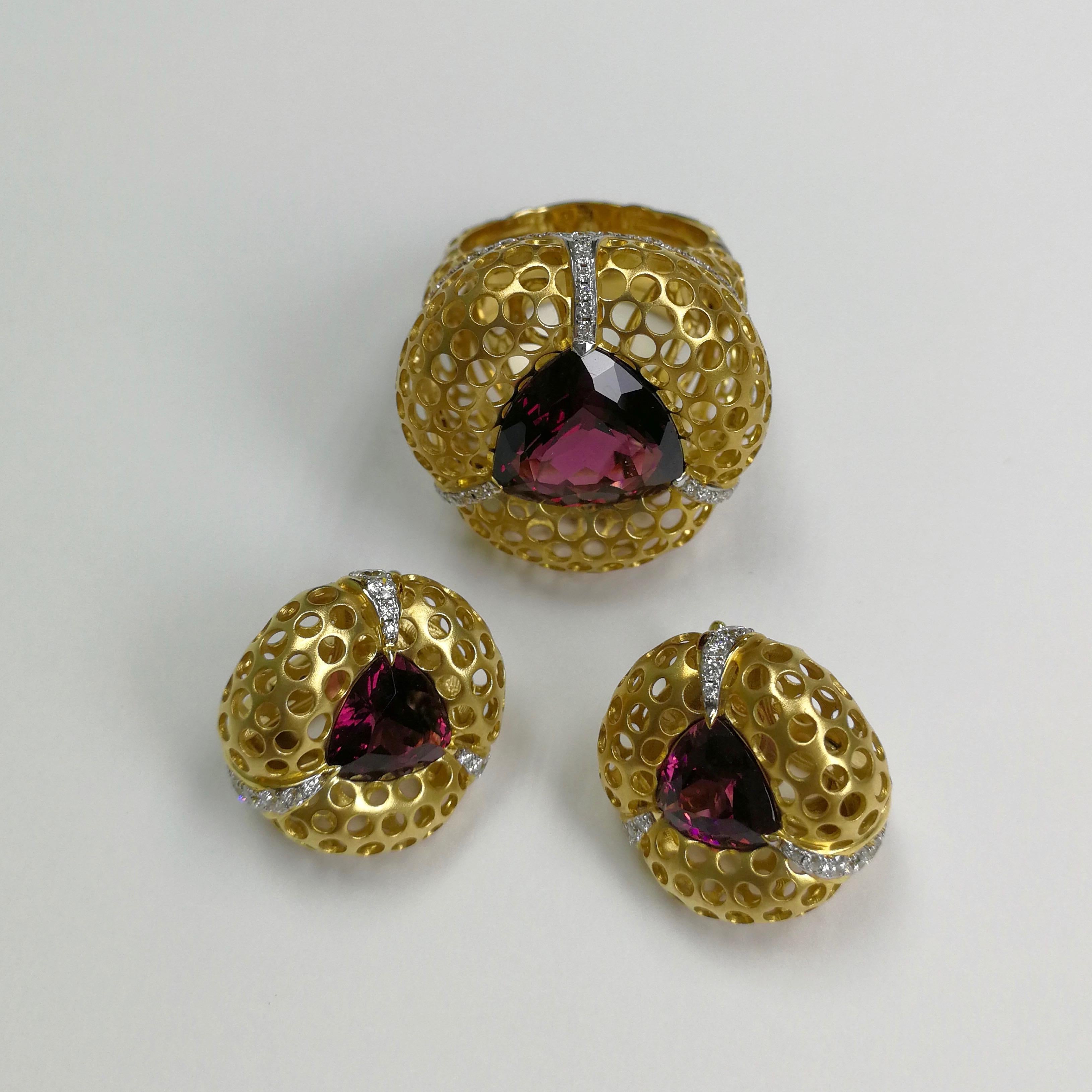 Women's Rhodolite Garnet 4.03 Carat Diamonds 18 Karat Yellow Gold Earrings For Sale