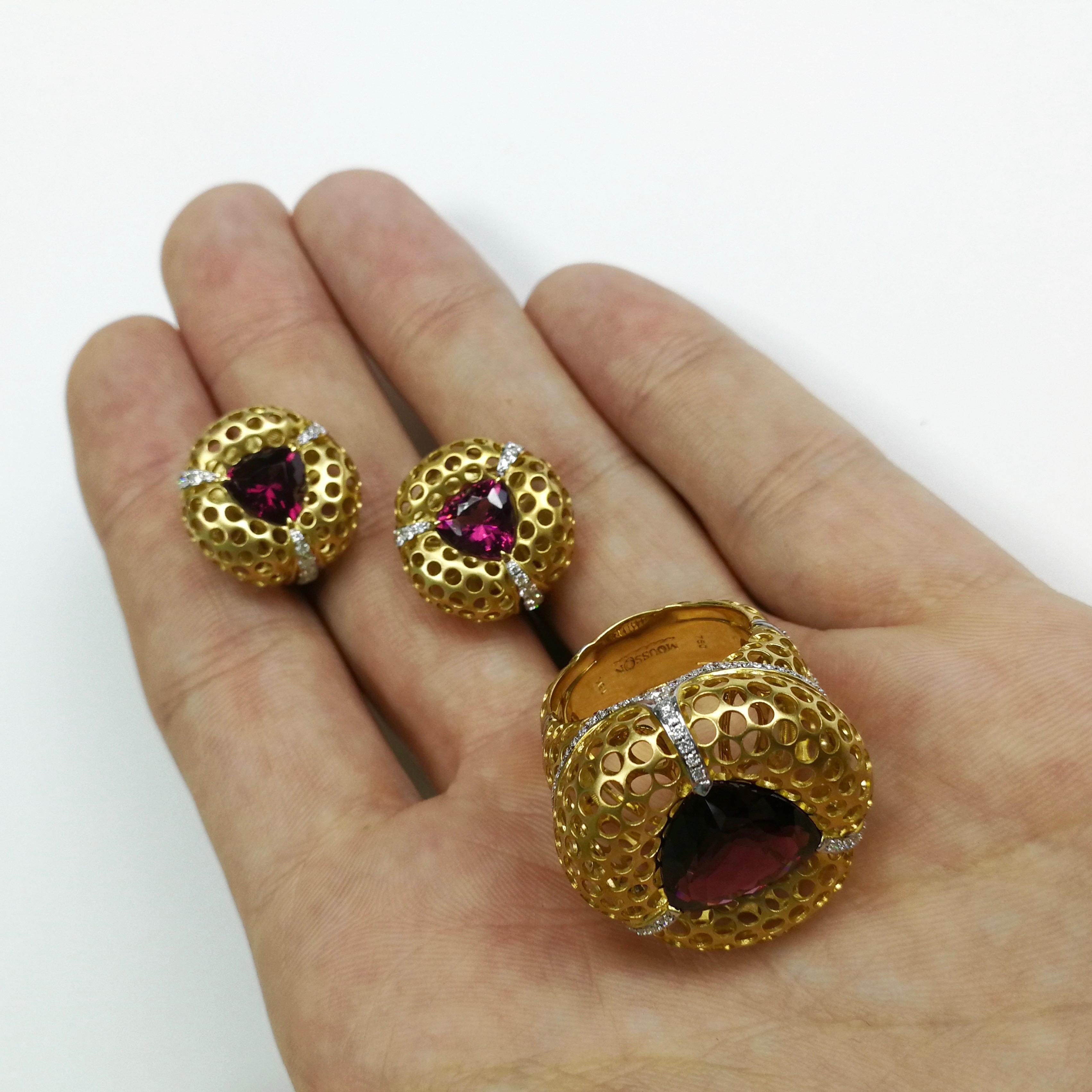 Boucles d'oreilles en or jaune 18 carats avec grenat rhodolite et diamants de 4,03 carats en vente 1