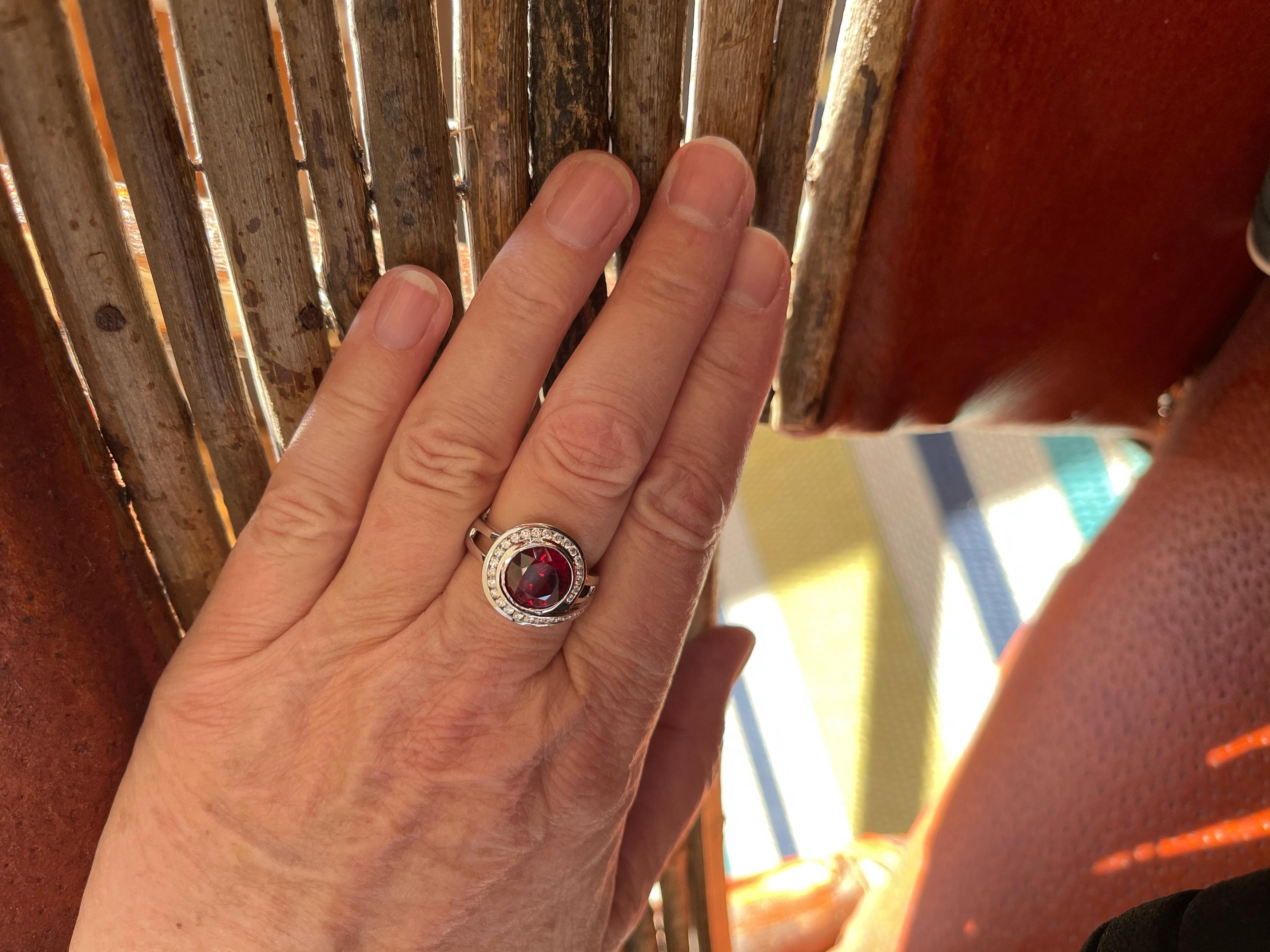 Contemporary Rhodolite Garnet 4.16 Carat and Diamond Ring in 18 Karat Gold