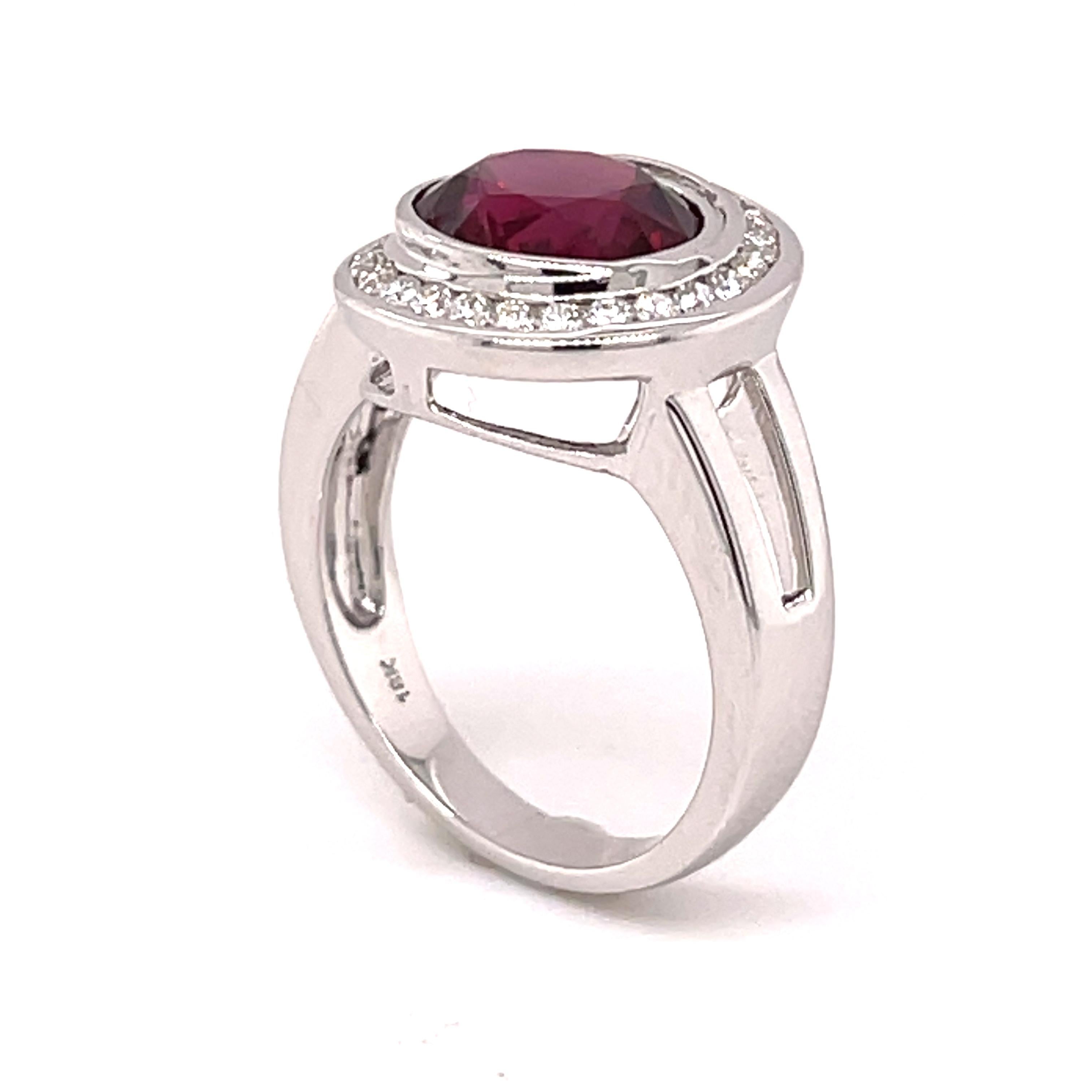 Round Cut Rhodolite Garnet 4.16 Carat and Diamond Ring in 18 Karat Gold