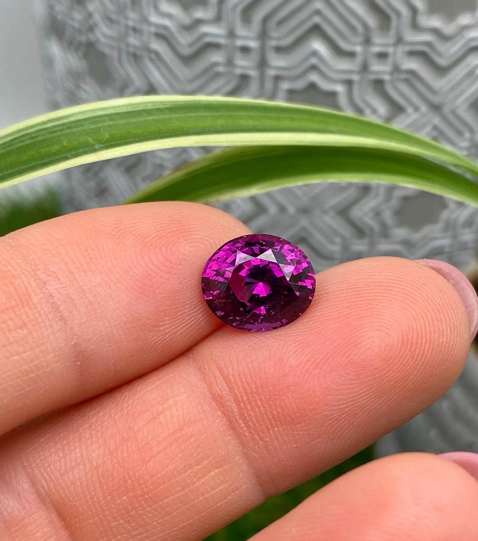 Rhodolith Granat 4.86Ct natürlicher Edelstein, Ovalschliff, Tansania, GFCO im Zustand „Neu“ im Angebot in Daugavpils, LV