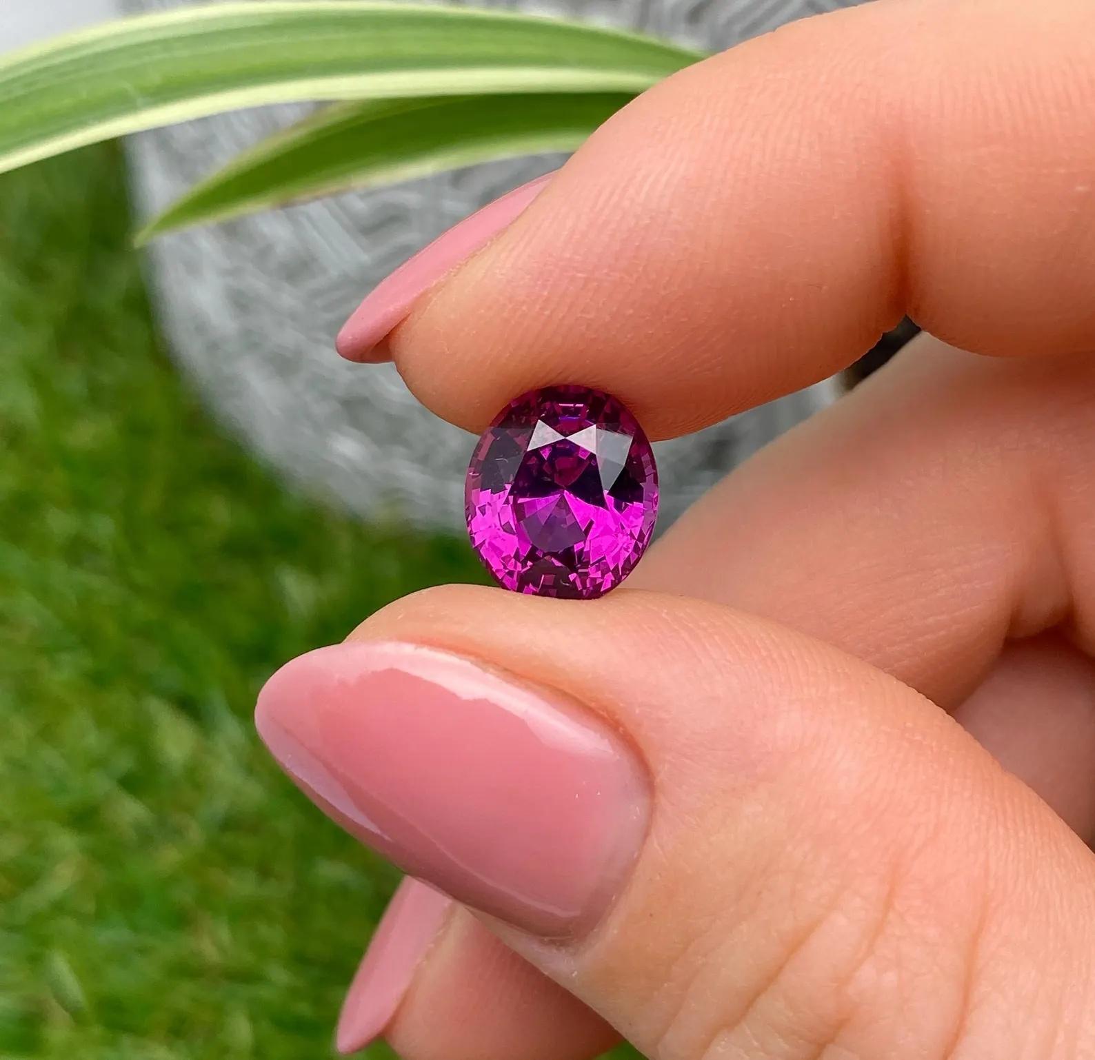 Rhodolith Granat 4.86Ct natürlicher Edelstein, Ovalschliff, Tansania, GFCO im Angebot 1