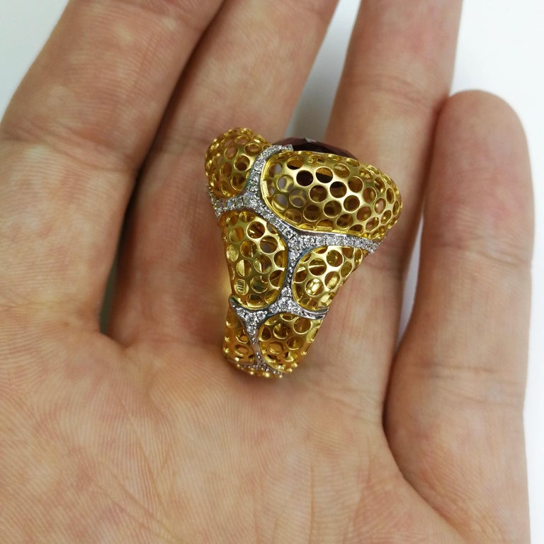 Trillion Cut Rhodolite Garnet 8.22 Carat Diamonds 18 Karat Yellow Gold Ring For Sale