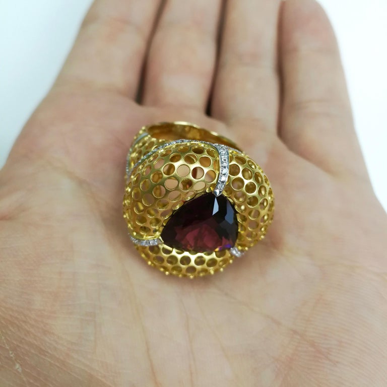 Women's Rhodolite Garnet 8.22 Carat Diamonds 18 Karat Yellow Gold Ring For Sale