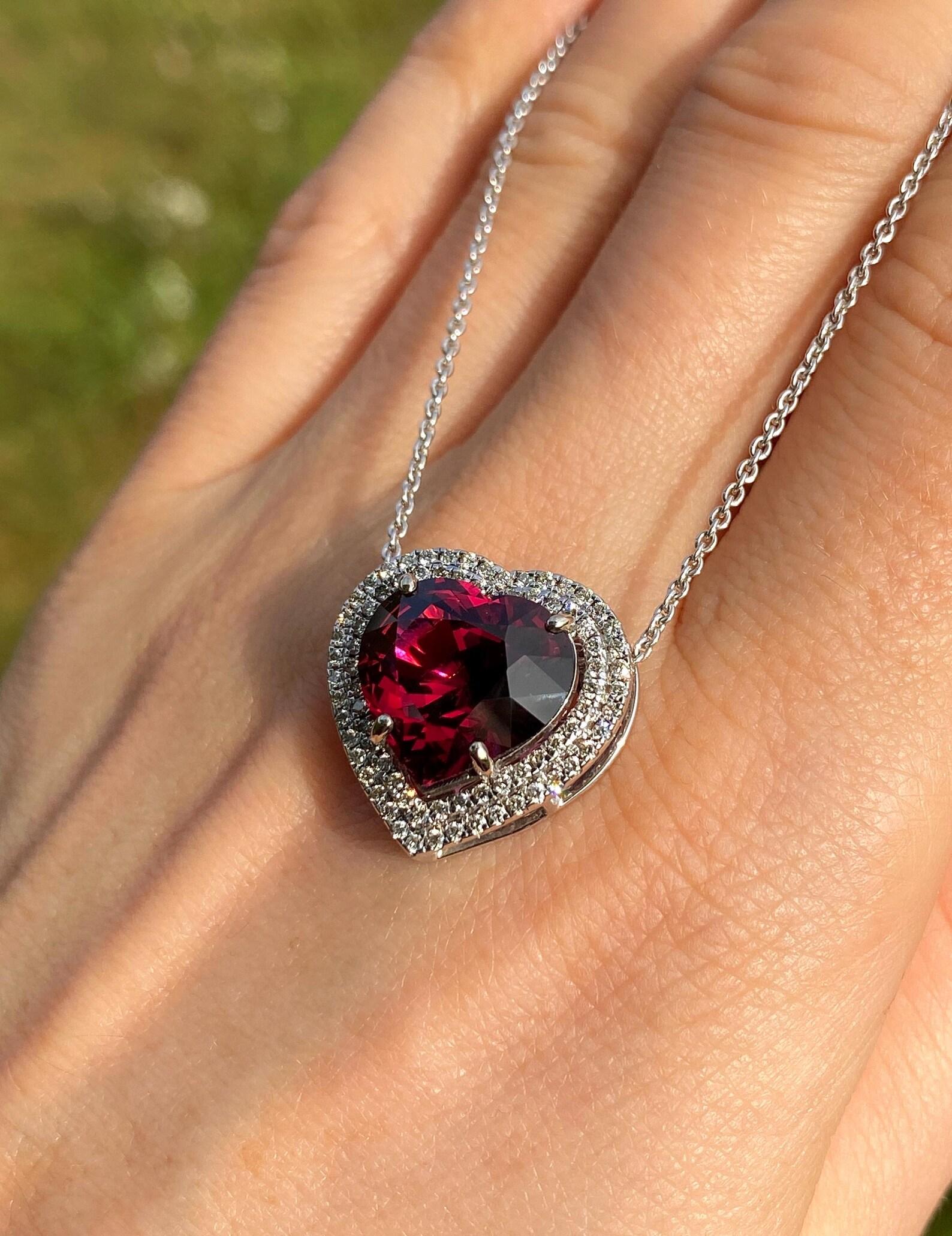 Collar de granate rodolita de 9,26 qt y diamantes, oro de 14 quilates en Nuevo estado para la venta en Daugavpils, LV
