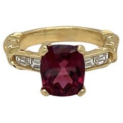 Bague en or jaune, rhodolite et diamant