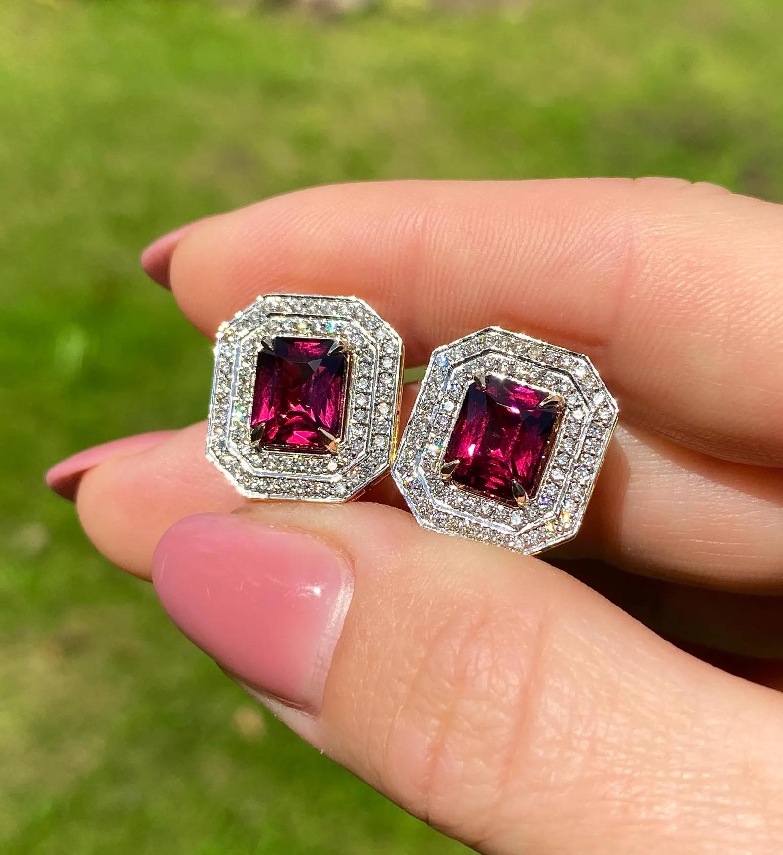 Rhodolite naturelle et diamant
Boucles d'oreilles en or jaune 14 carats

Boucles d'oreilles certifiées en laboratoire
Certificat de pierre LGL
Pierre principale : Grenat Rhodolite
Création de la pierre principale : Nature
Couleur de la pierre