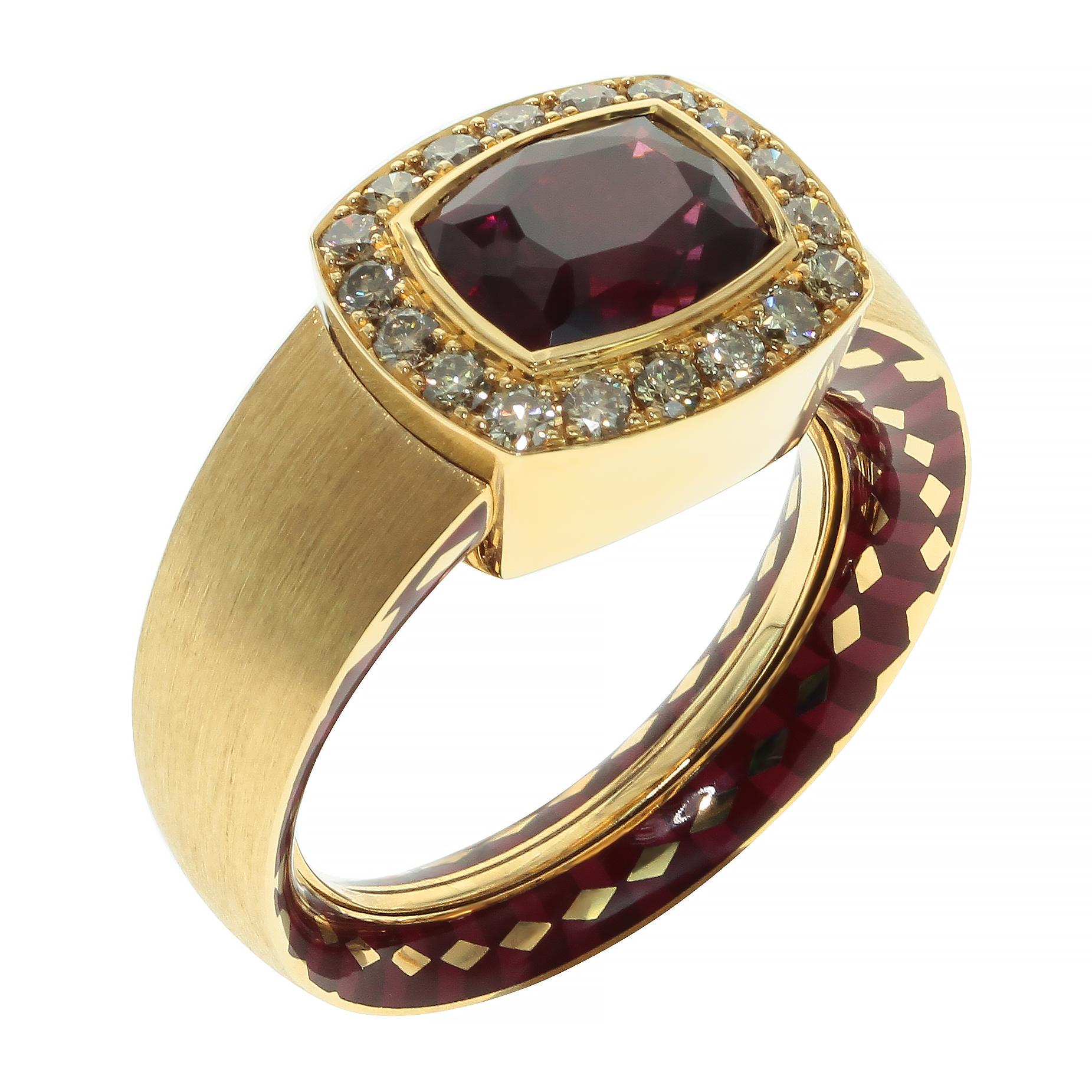 Rhodolite Garnet Brown Diamonds 18 Karat Yellow Gold Male Enamel Ring For Sale
