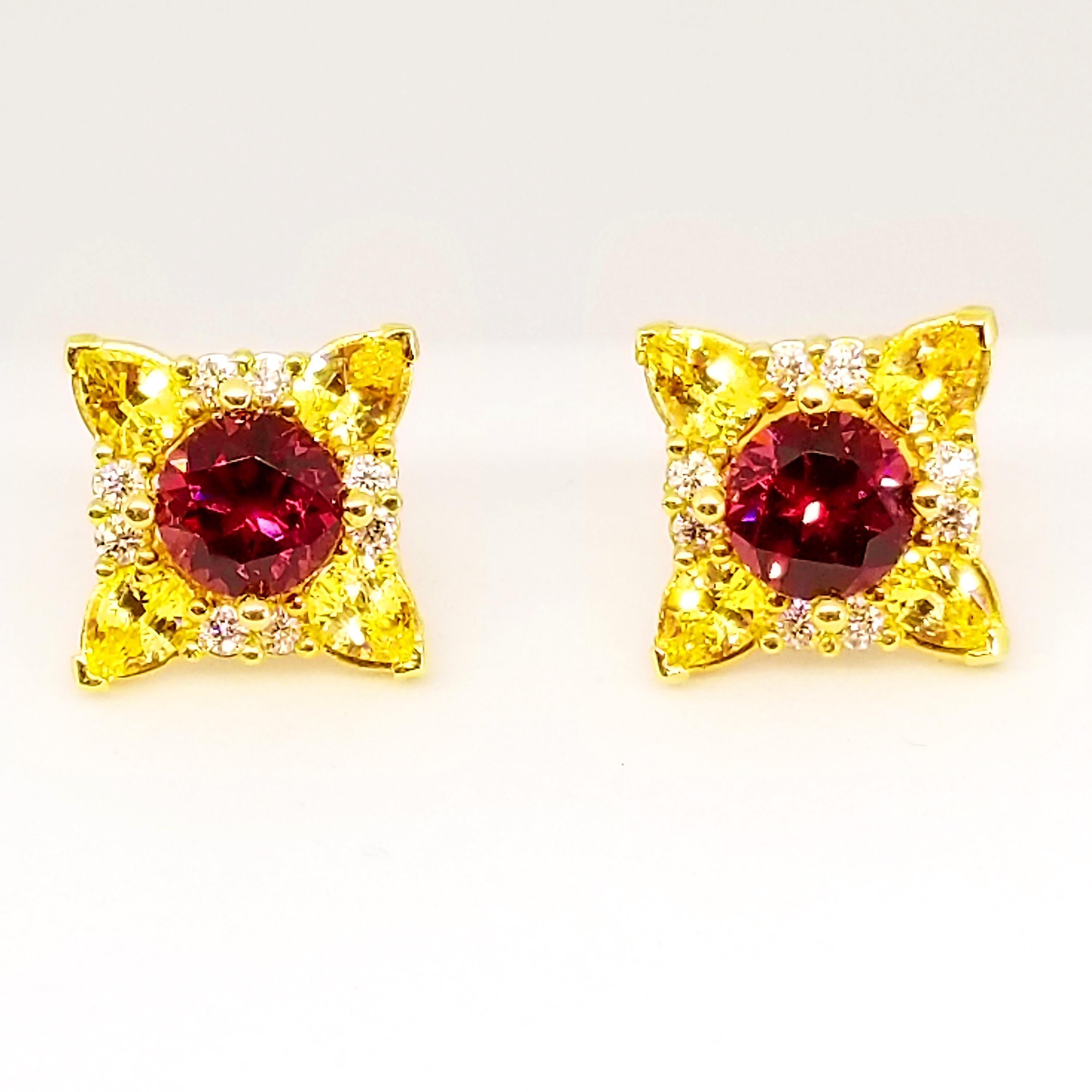 Clous d'oreilles fleur en or 18 carats avec grenat rhodolite, saphir canari non chauffé et diamants Pour femmes en vente
