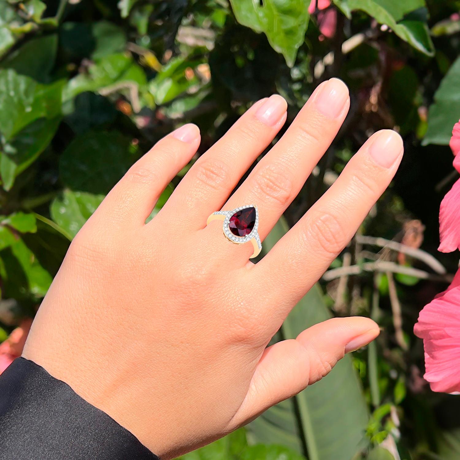 Contemporary Rhodolite Garnet Cocktail Ring Diamond Setting 3.25 Carats 14K Yellow Gold For Sale
