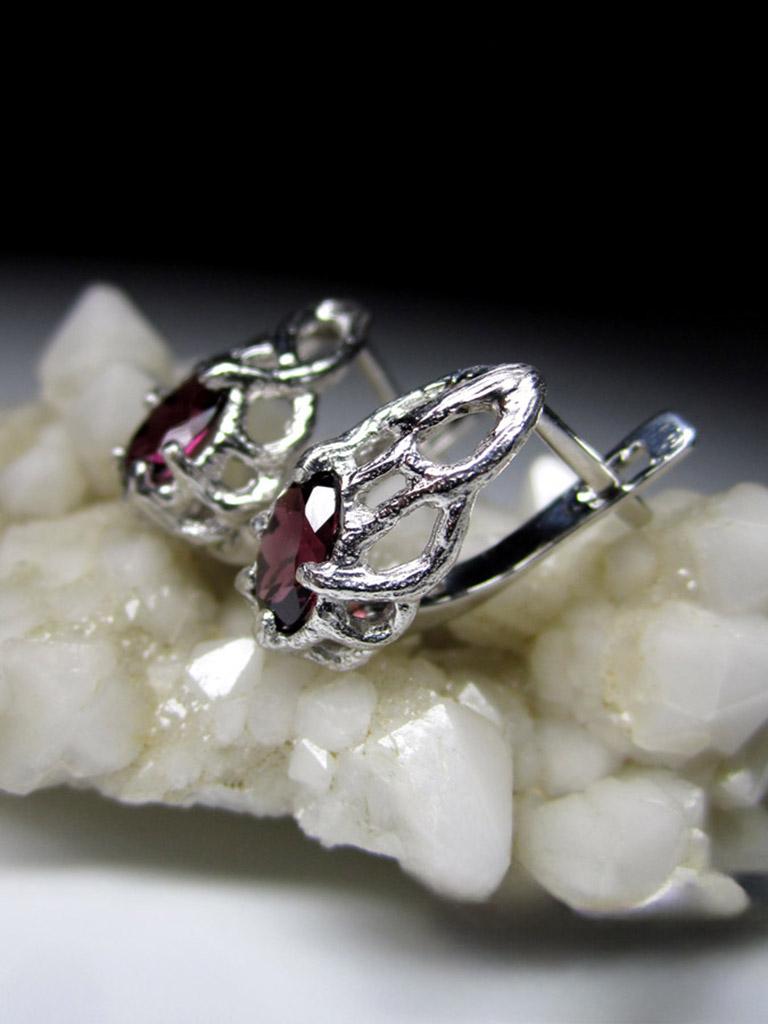Rhodolite Garnet Silver Earrings Classic Oval Cut Plum Red Natural Gemstone For Sale 1